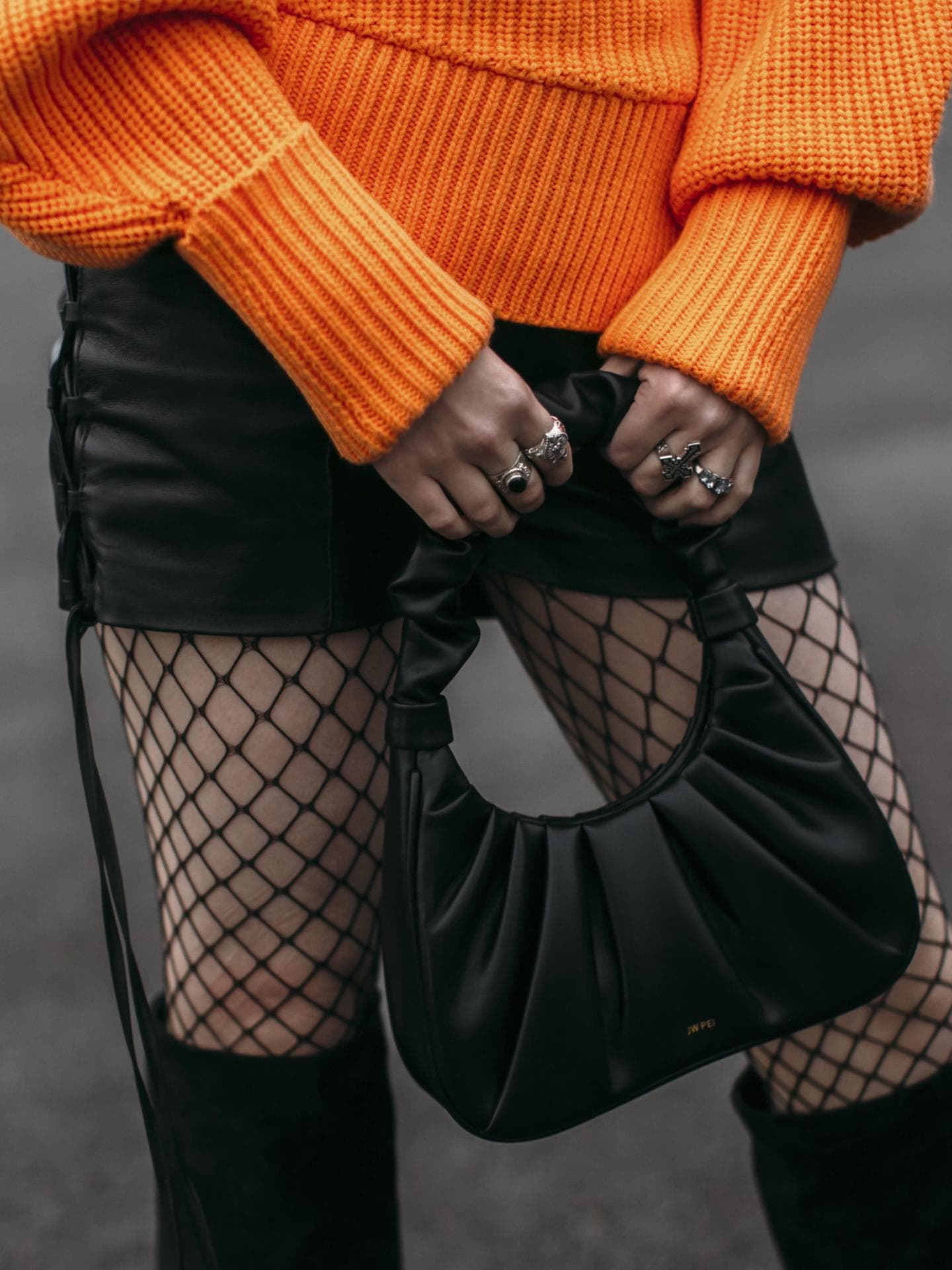 Outfit mit schwarzer Netzstrumpfhose Outfit mit schwarzer Netzstrumpfhose