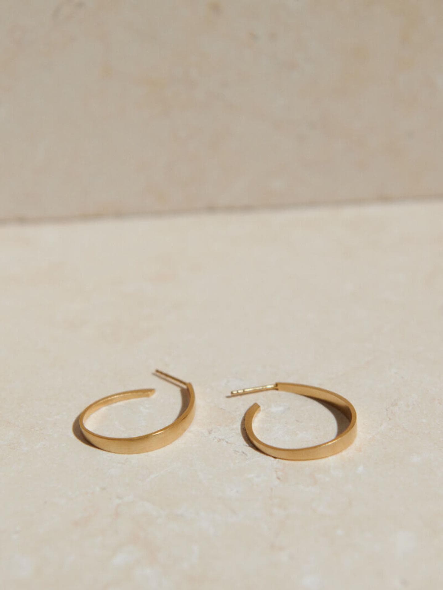 Ohrringe Oval in Gold von Pernille Corydon über De Bijenkorf