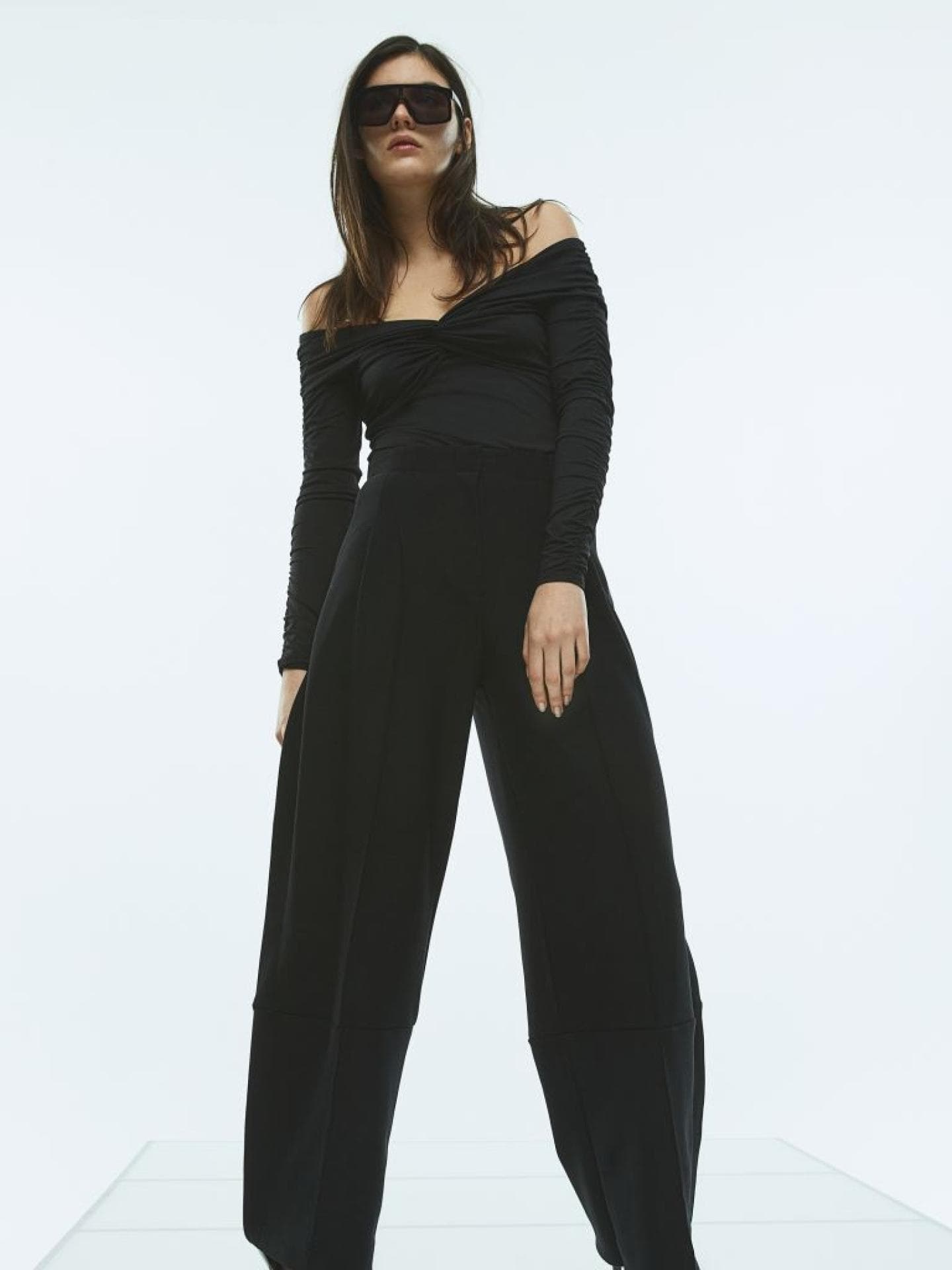 Schulterfreier Body in Schwarz mit Sweetheart-Ausschnitt von H&M
