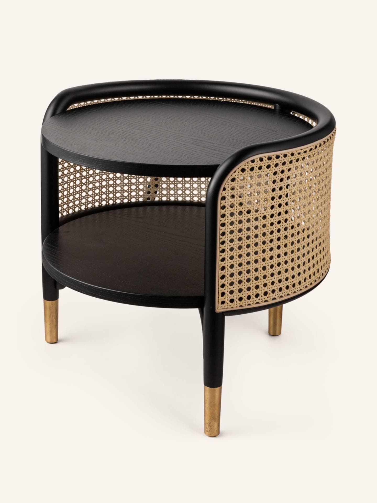 Beistelltisch mit Buchenbugholz und Rattan in Schwarz und Natur-Look von Gebrüder Thonet Vienna über Breuninger, ca. 1.128 Euro