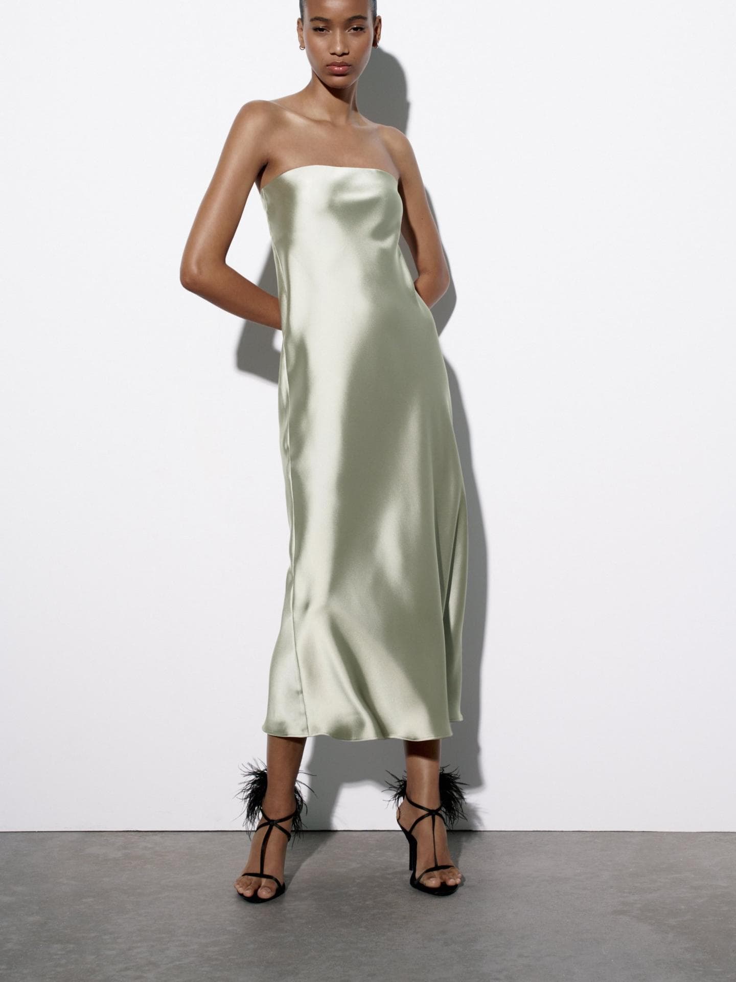 SATINIERTES KLEID Zara bandeau