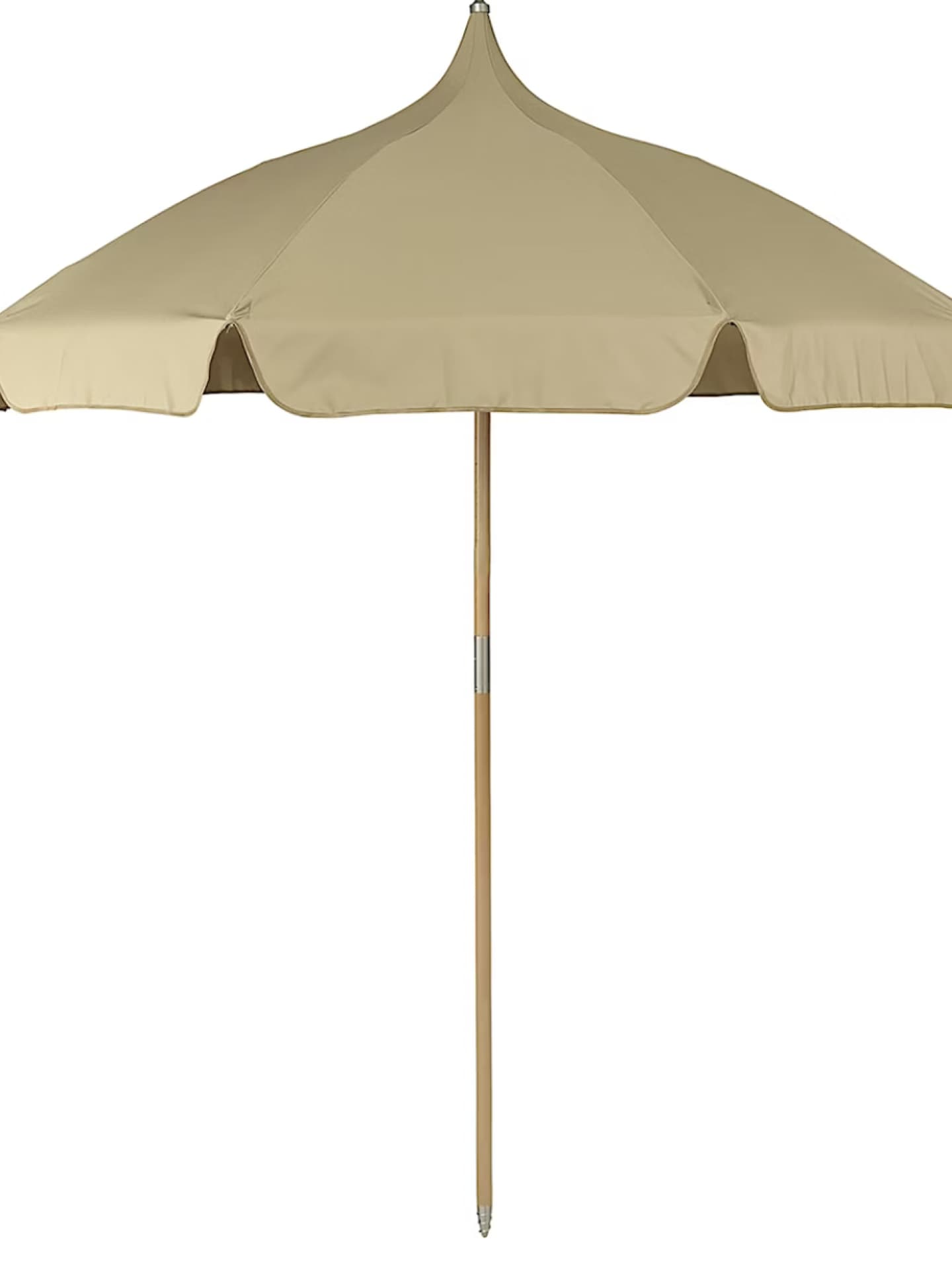 Lull Sonnenschirm im Design von ferm LIVING mit romantischer Pagodenform über Design Bestseller, ca. 405 Euro