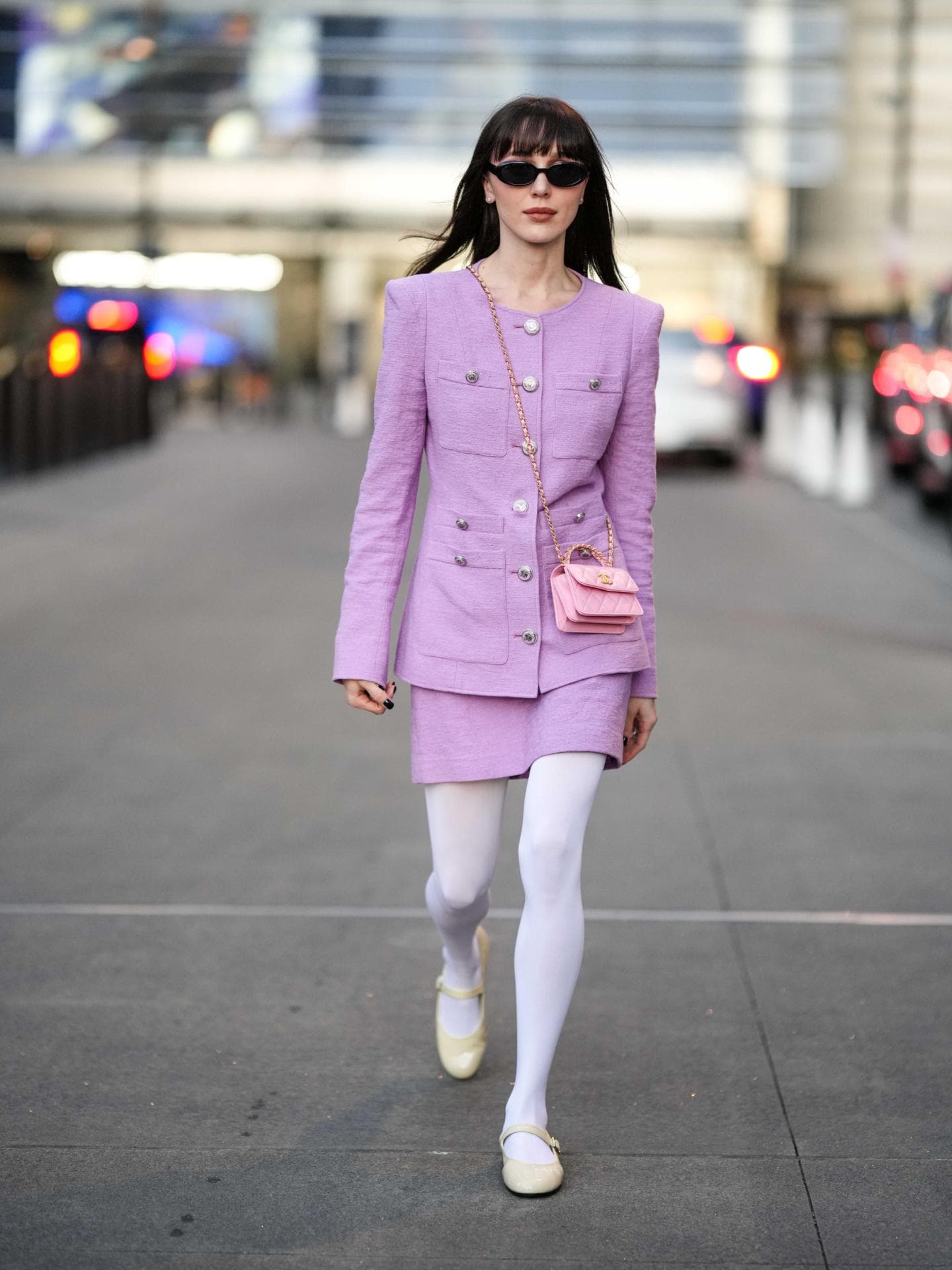 Streetstyle mit cremeweißen Schuhen