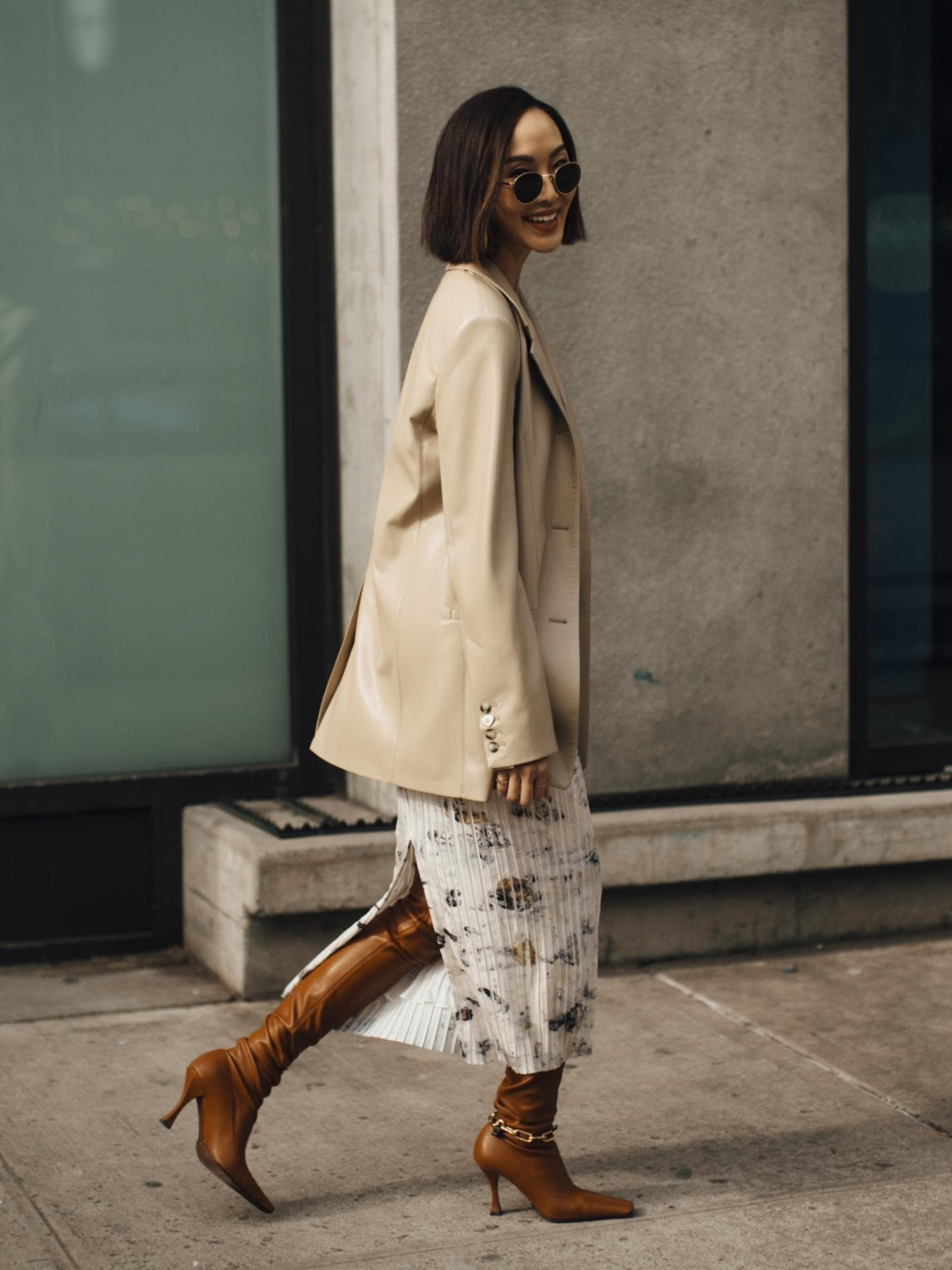 Chriselle Lim in braunen Boots