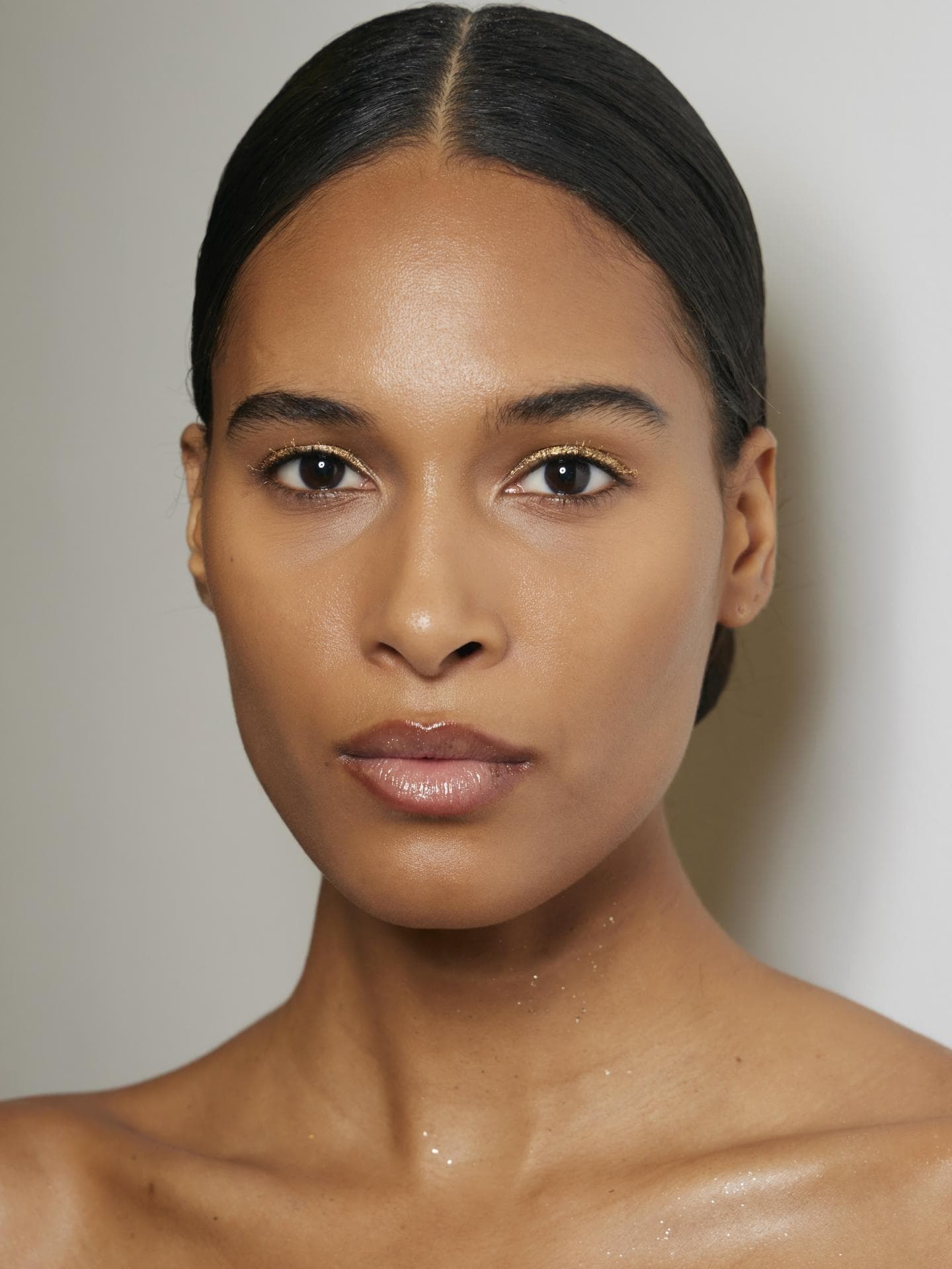 Frau auf Elie Saab Fashion Show Make-up Style Frau auf Elie Saab Fashion Show Make-up Style
