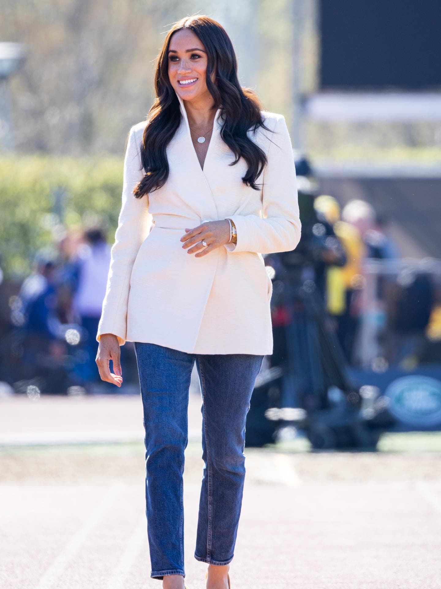 Meghan Markle mit weißen Blazer