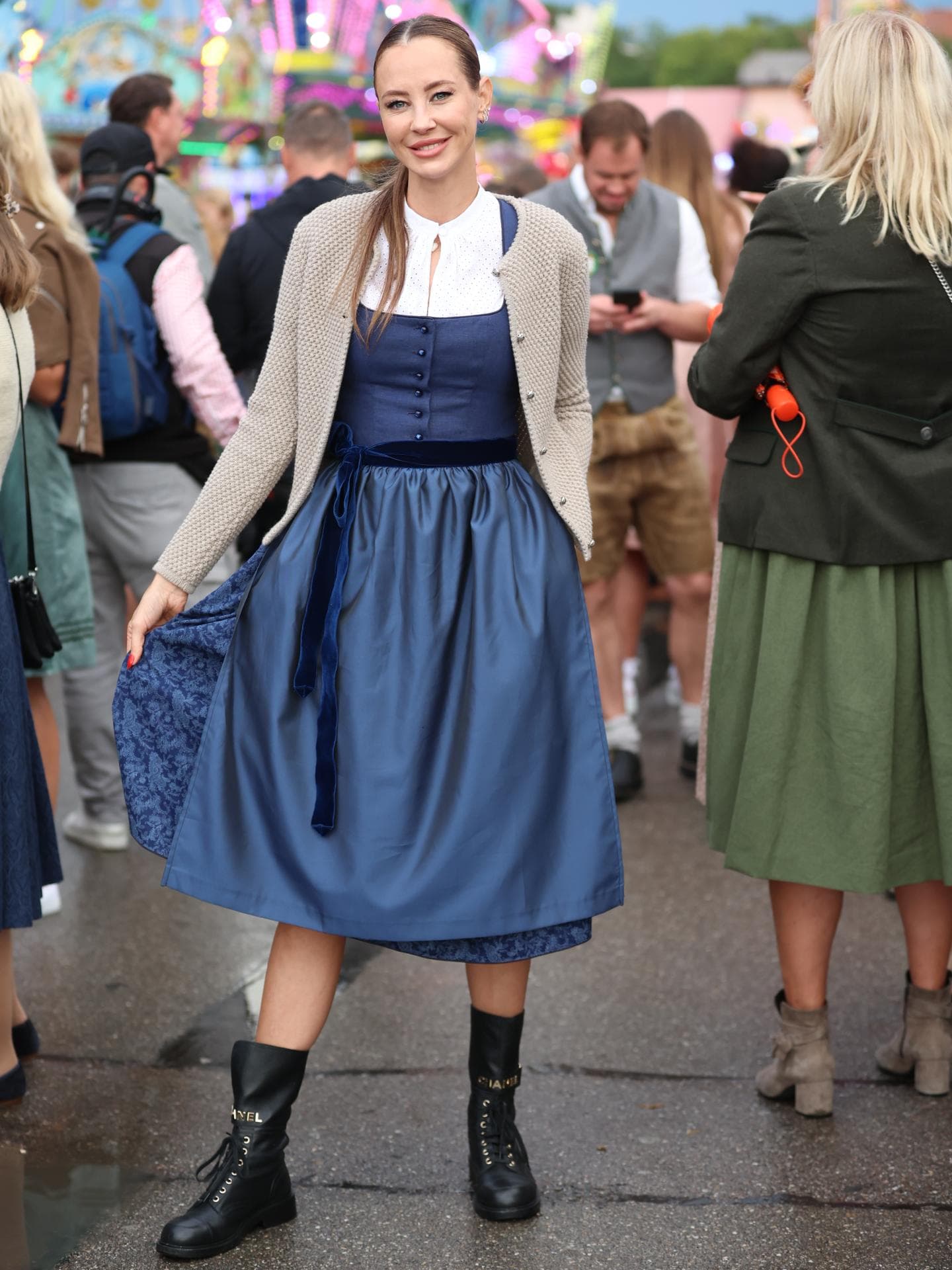 Frau in Dirndl