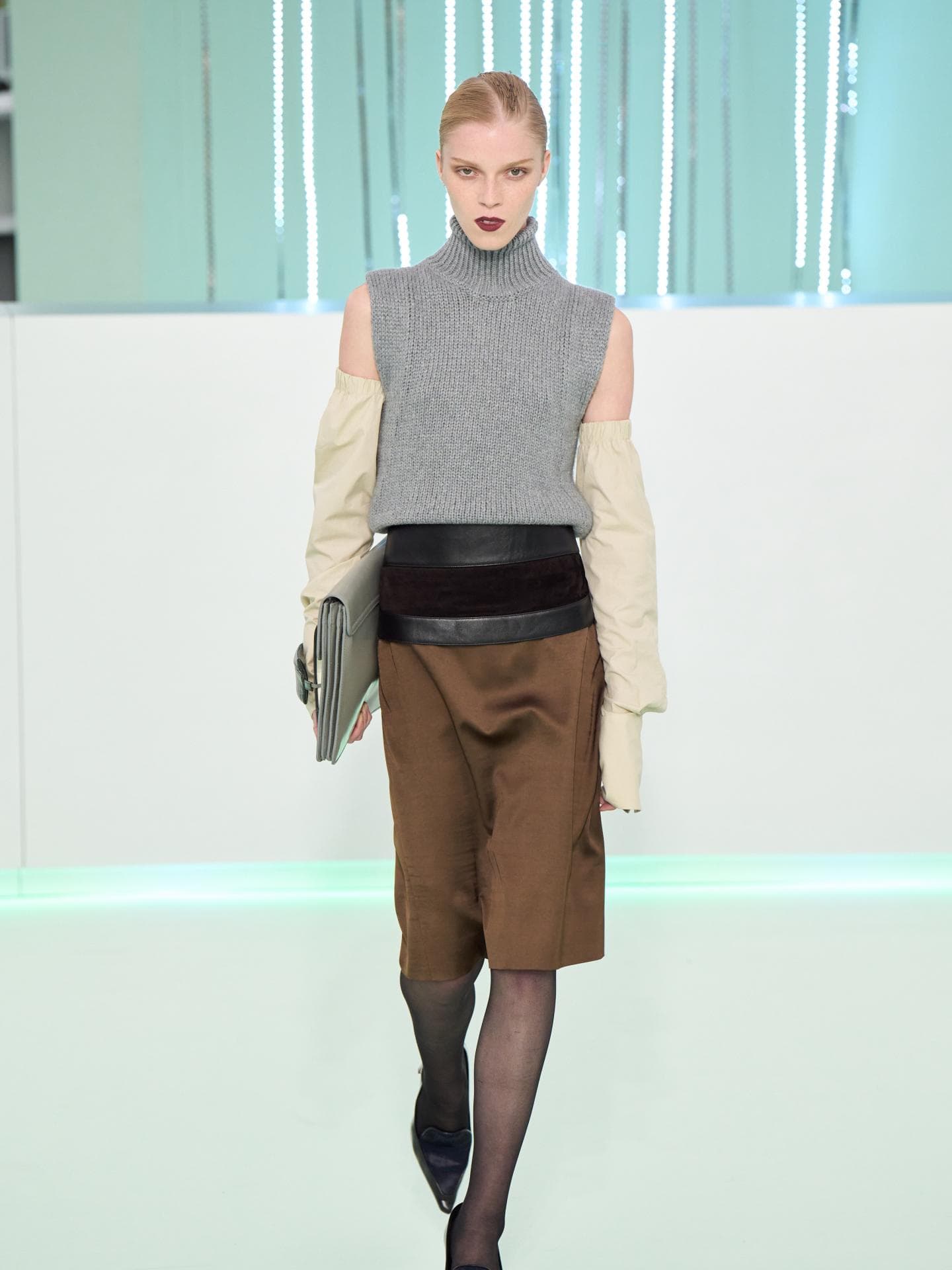 Frau trägt Office Look