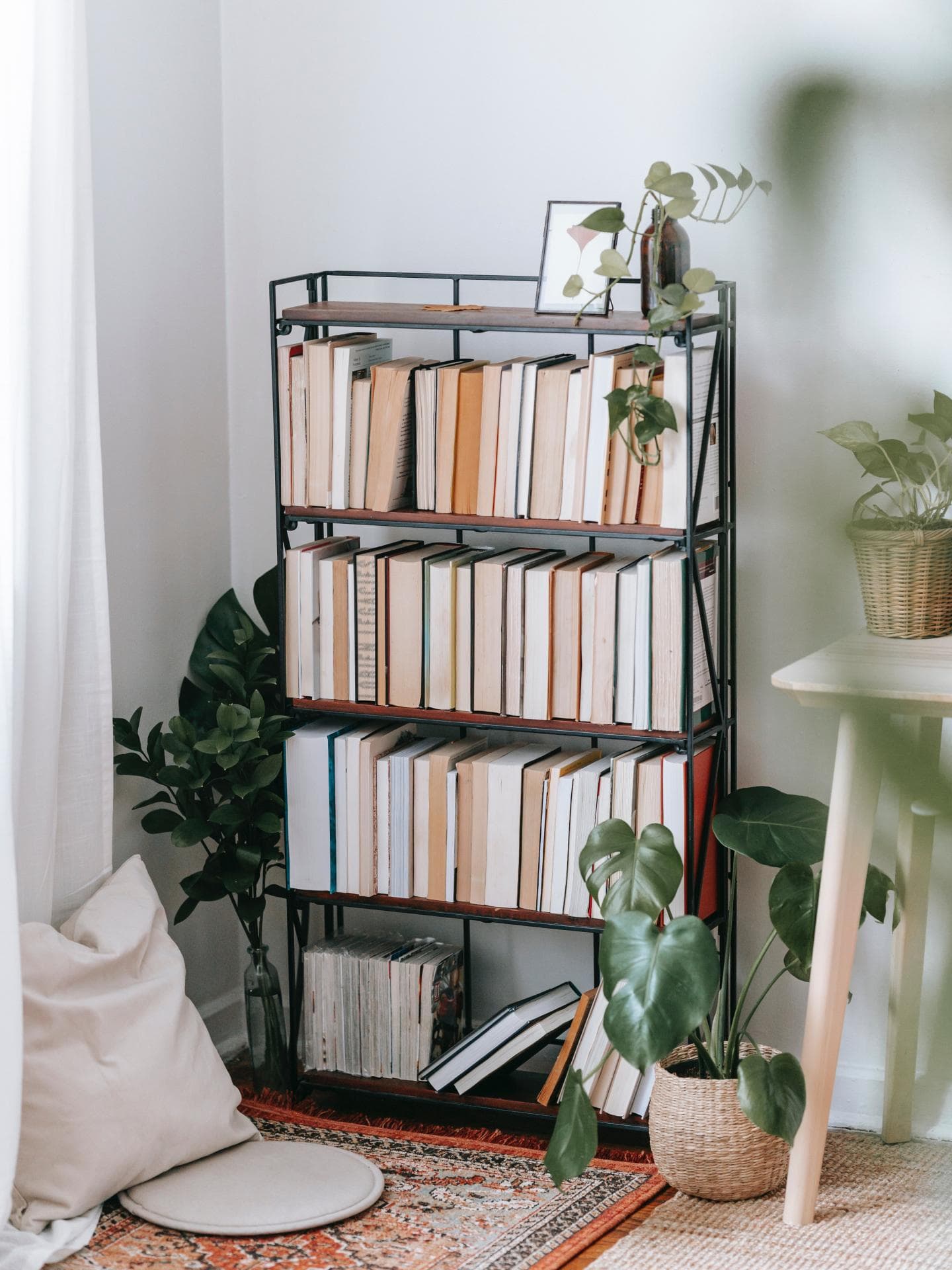 Bücherregal