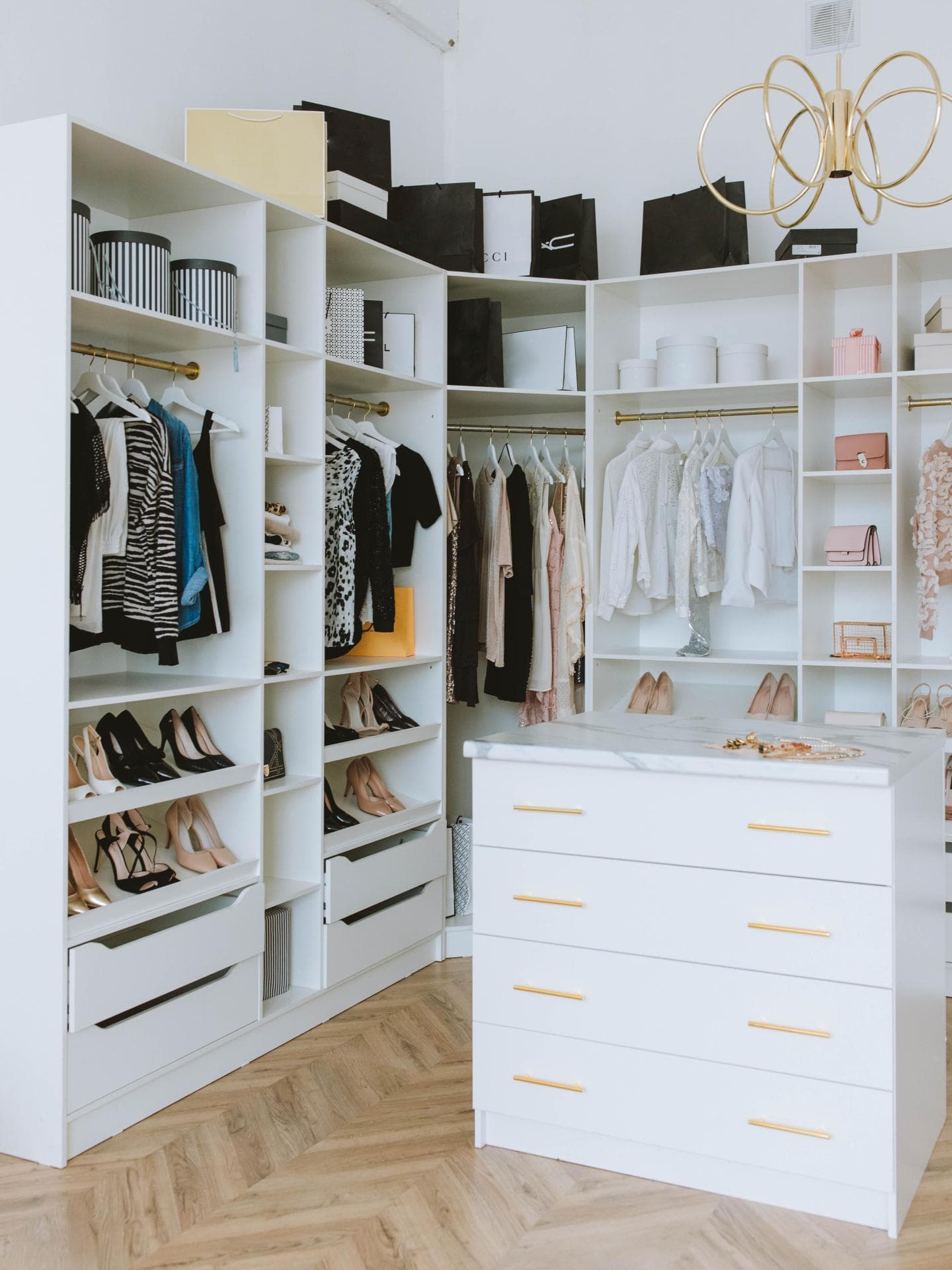Kleiderschrank
