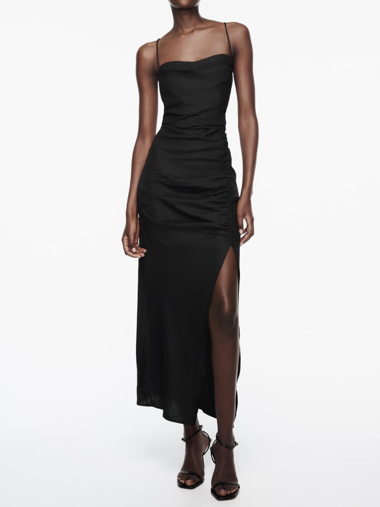 Schwarze Kleider von Zara. H&M und Co.