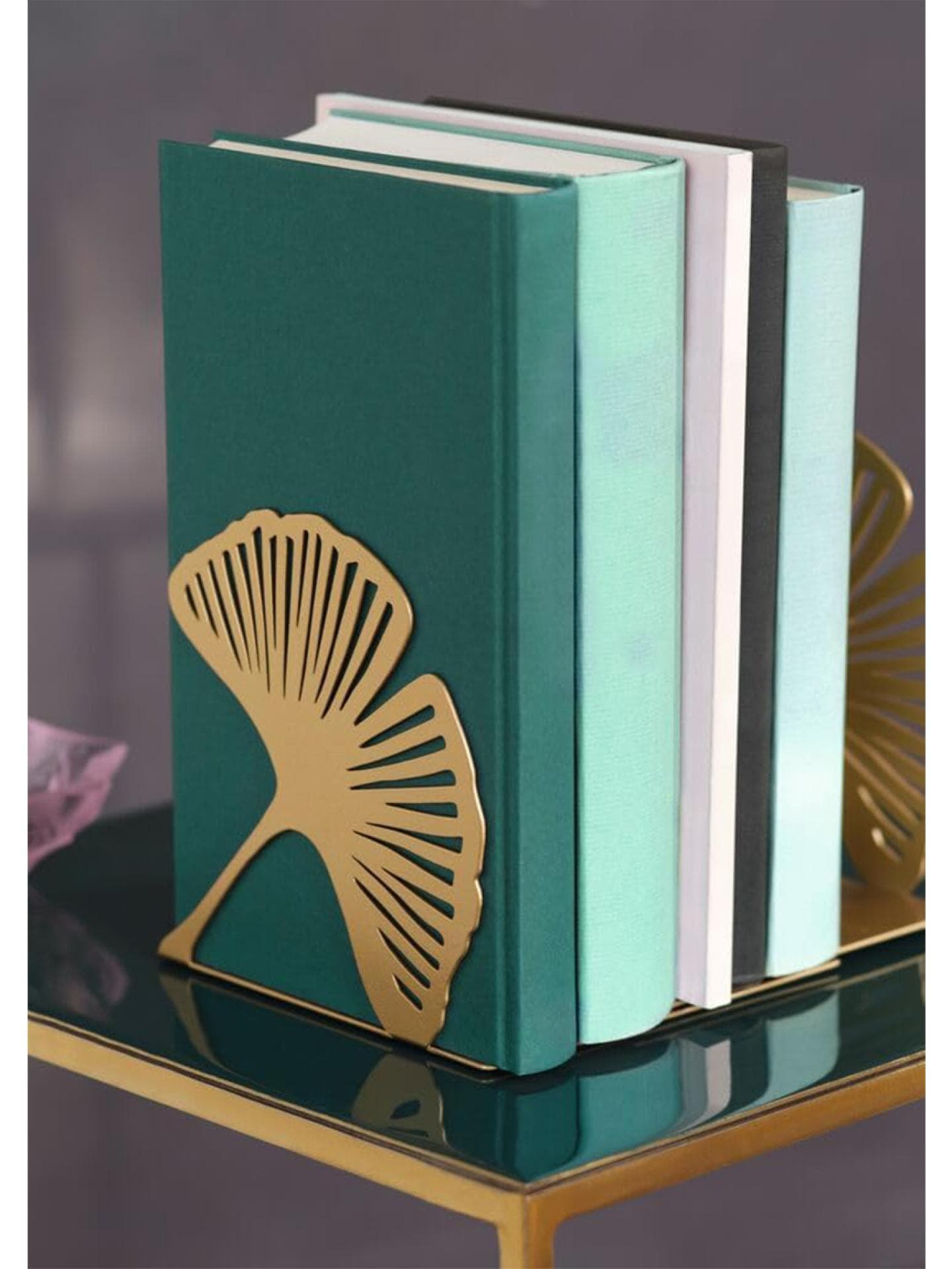 Buchstützen in goldenem Ginko-Design