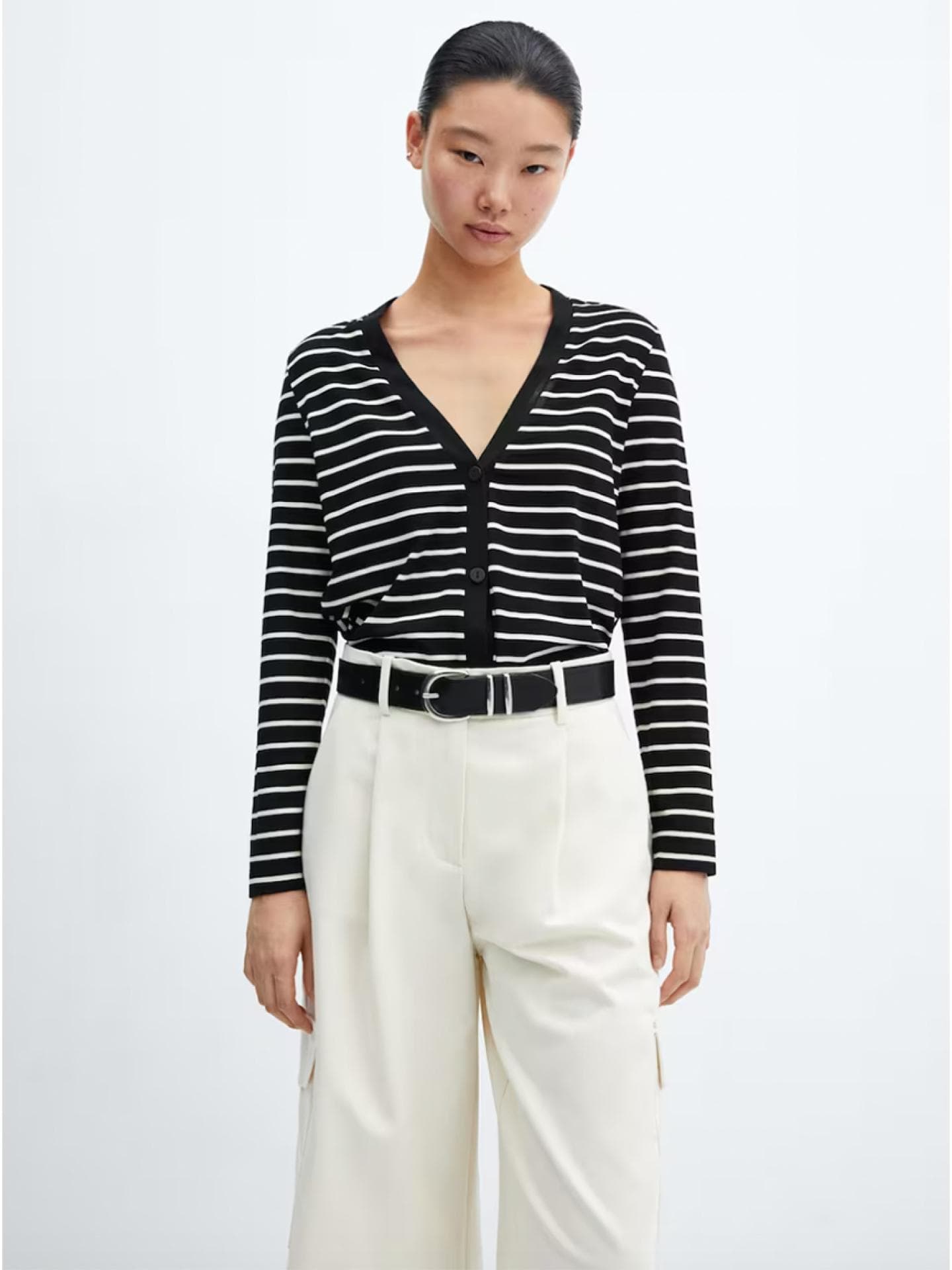 Schwarz-weiß gestreifte Strickjacke von Mango
