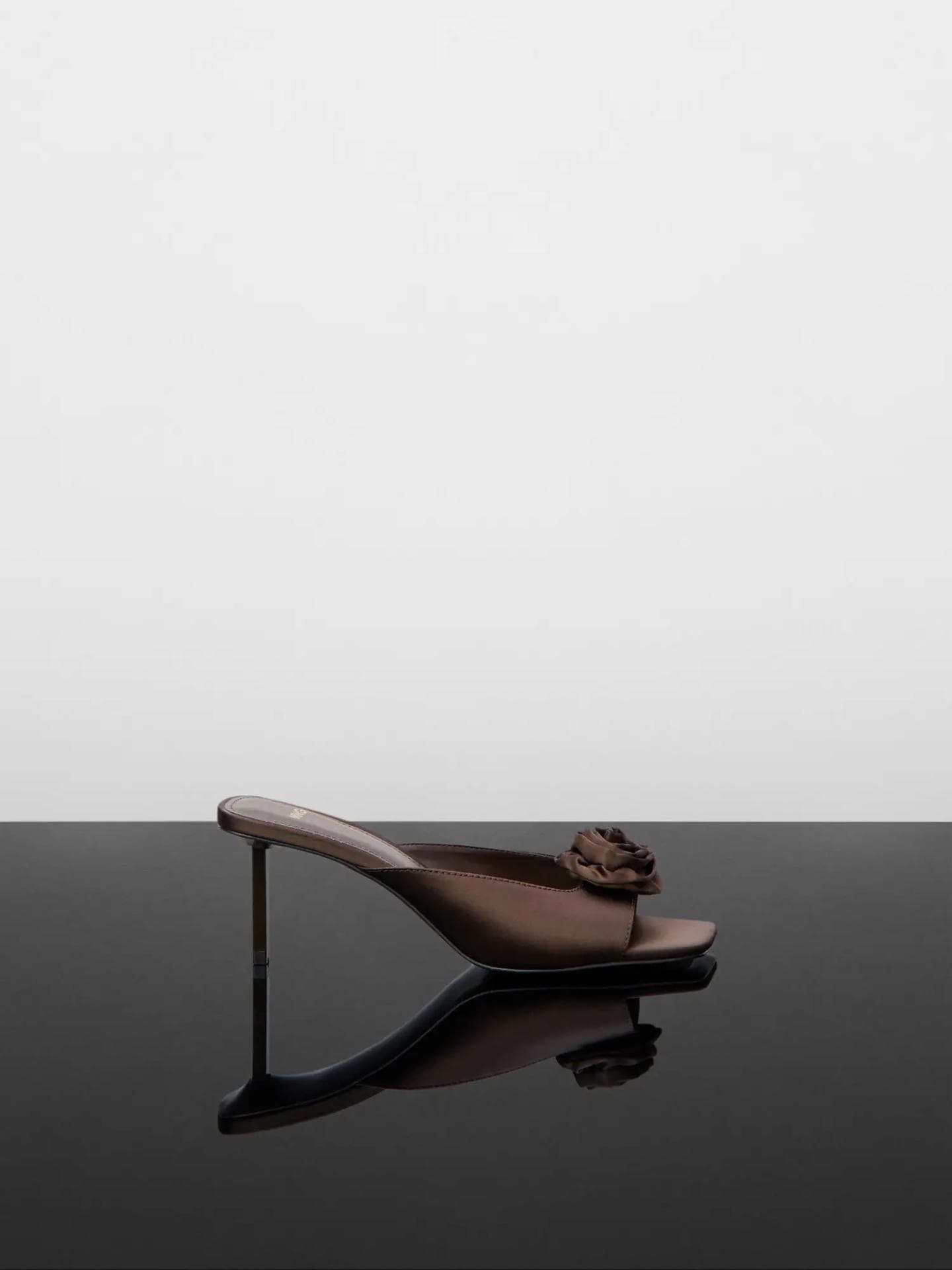Braune Satin-Pumps