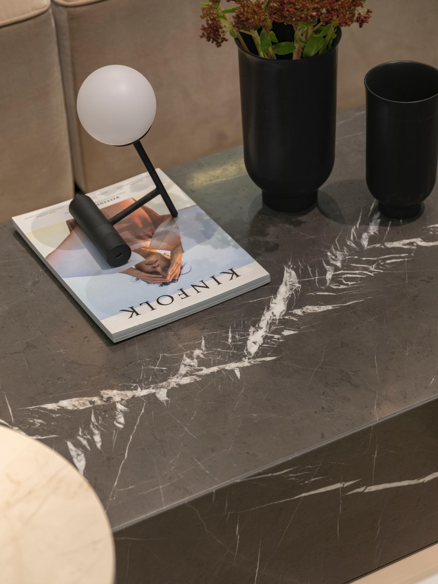 Coffee Table Book Coffee Table Book auf Tisch