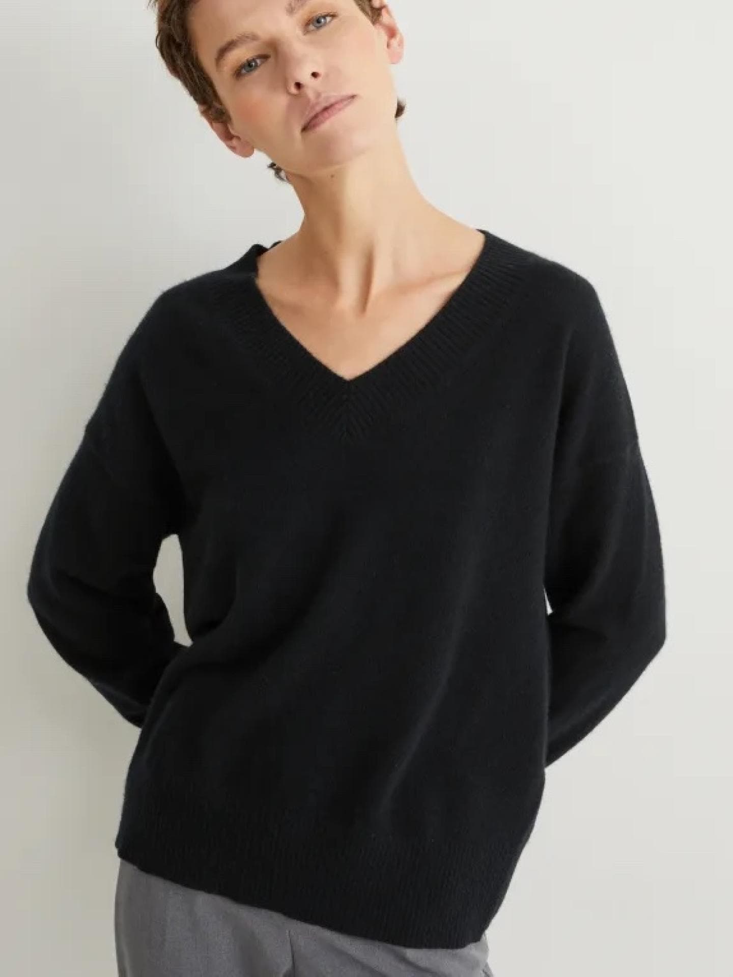 Schwarzer Kaschmir-Pulli