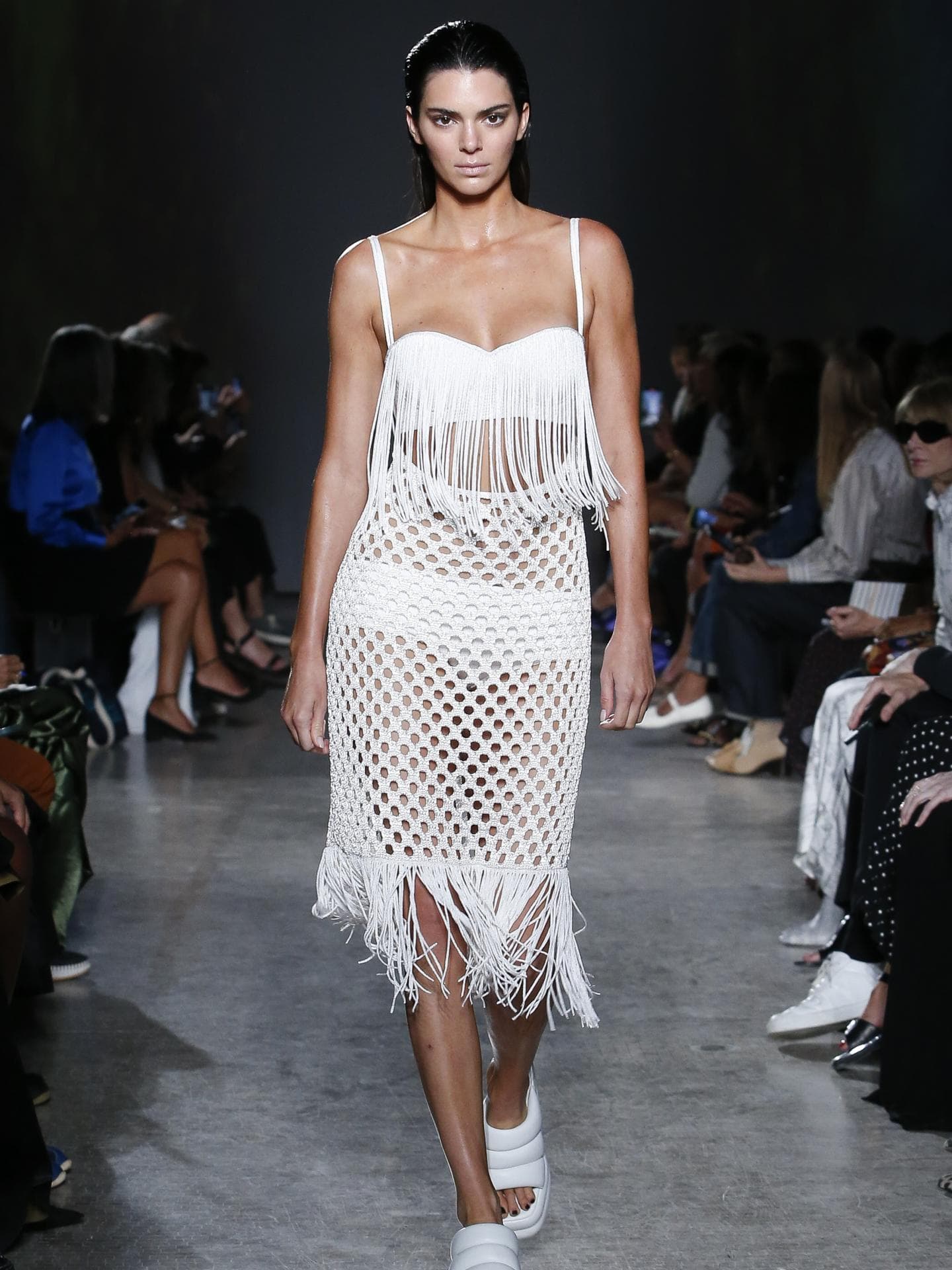 Kendall Jenner auf Schouler PO Show Frühling / Sommer 2023