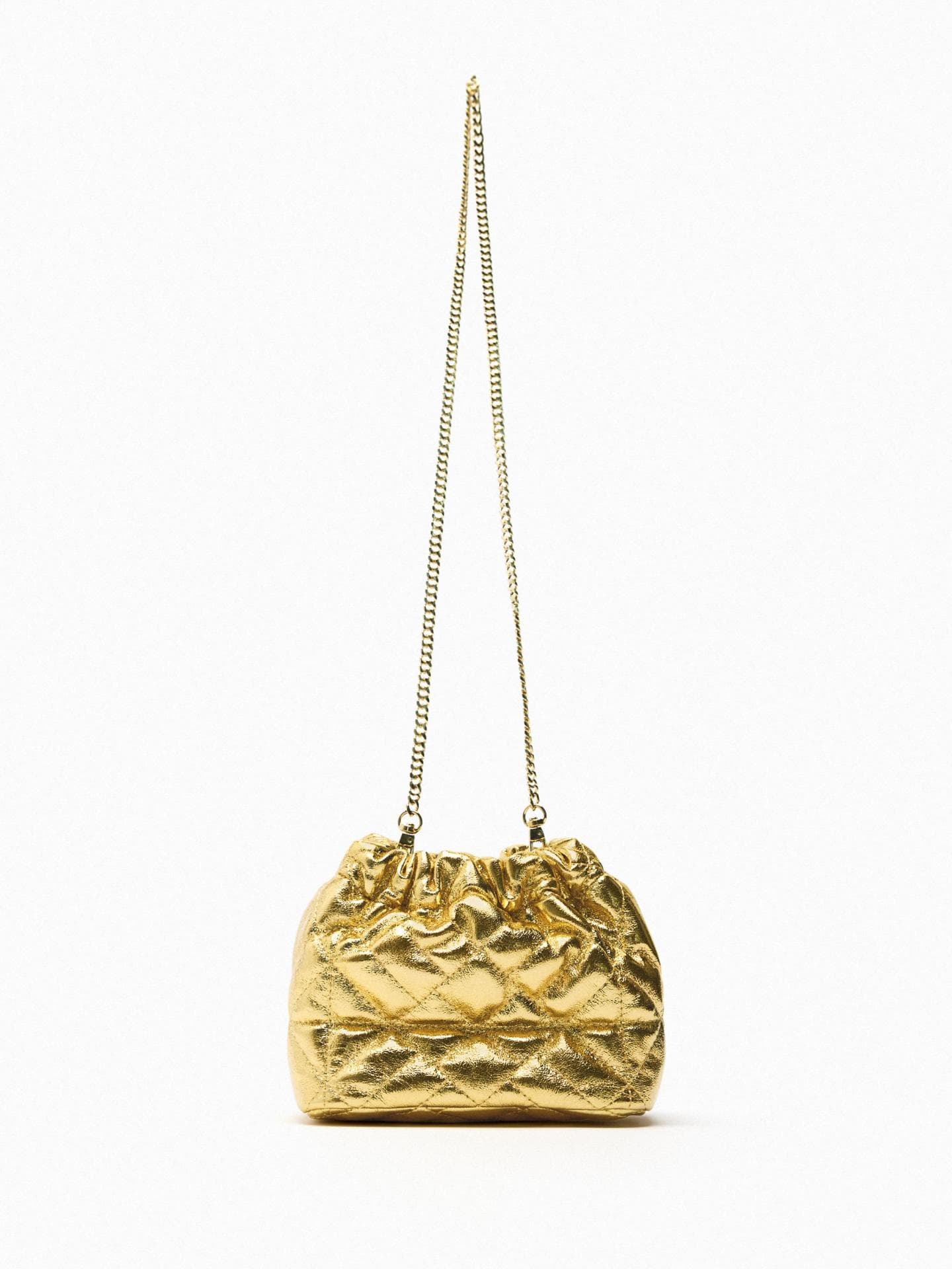 Kleine Beuteltasche in Metallic-Optik mit Steppnähten. Verstellbarer und abnehmbarer Schulterriemen. Magnetverschluss Zara in Gold