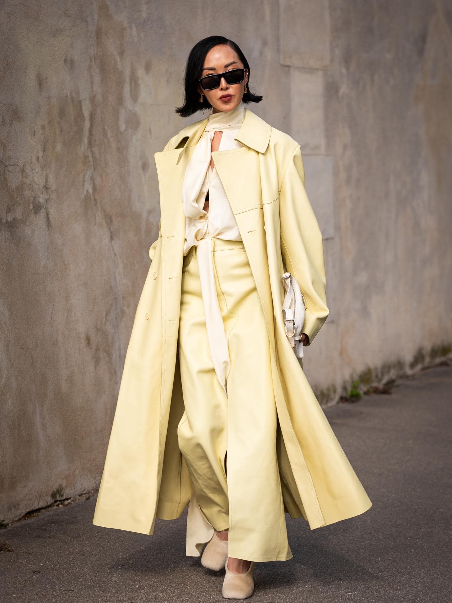 Chriselle Lim in einem gelben Outfit