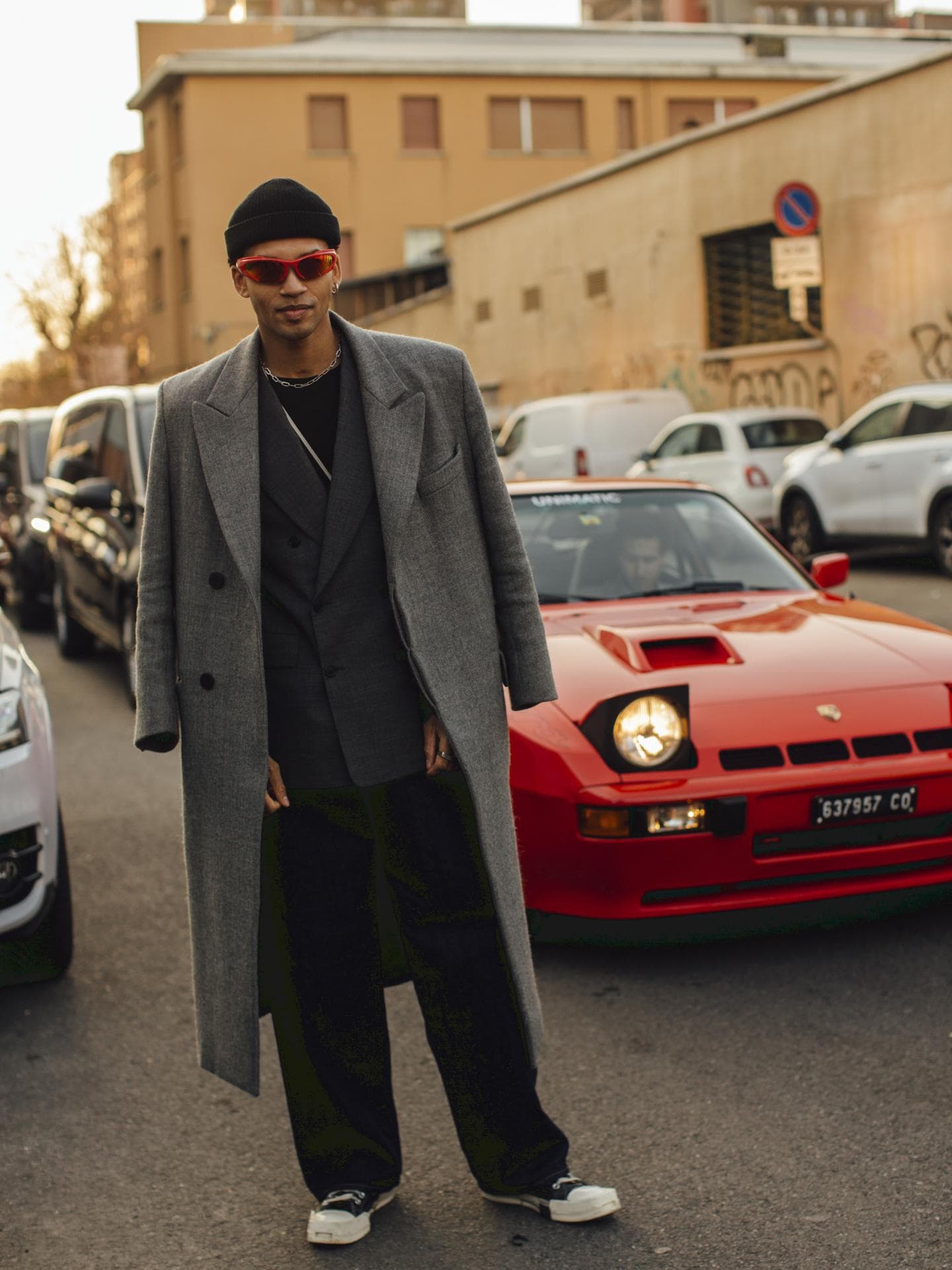 Gast in Look bei der Mailänder Fashion Week