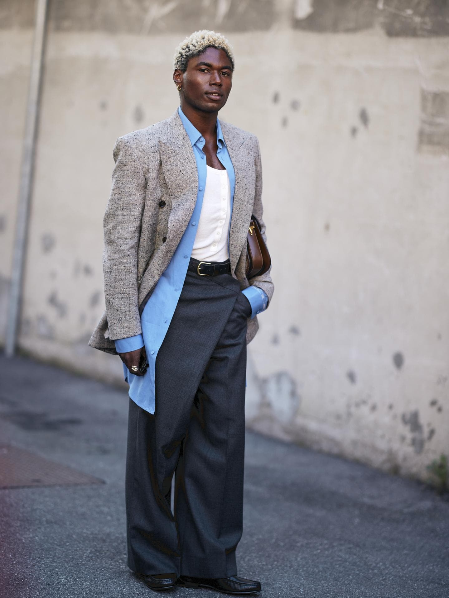 Gast in Look bei der Mailänder Fashion Week