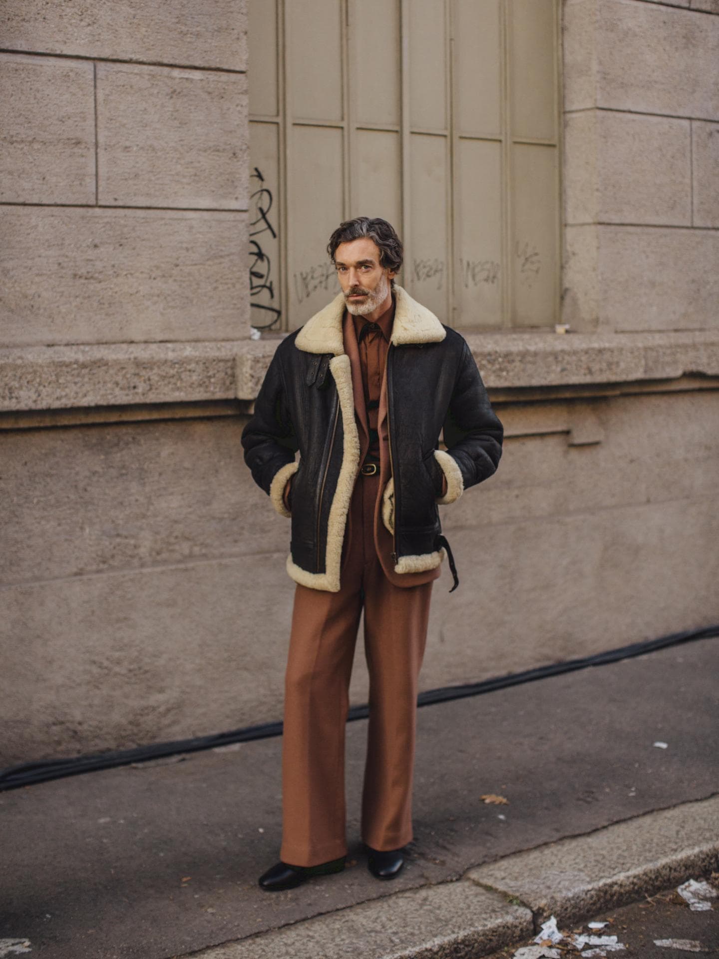 Gast in Look bei der Mailänder Fashion Week
