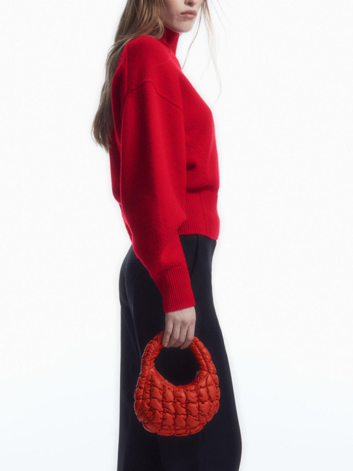 rote Tasche von Cos gesteppt mit Henkel