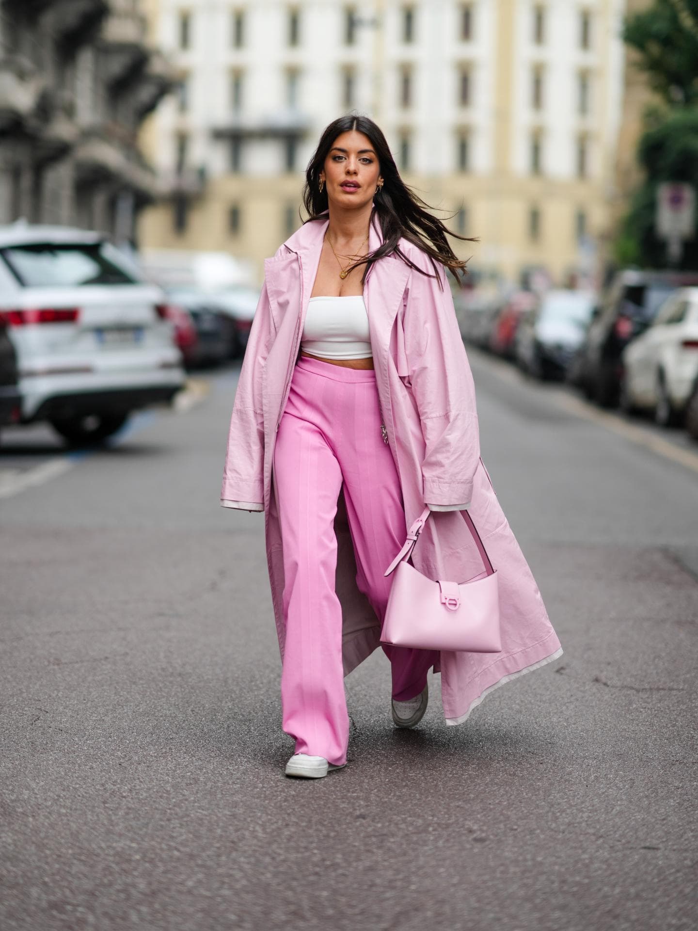 Aida Domenech in pinkfarbenem Look