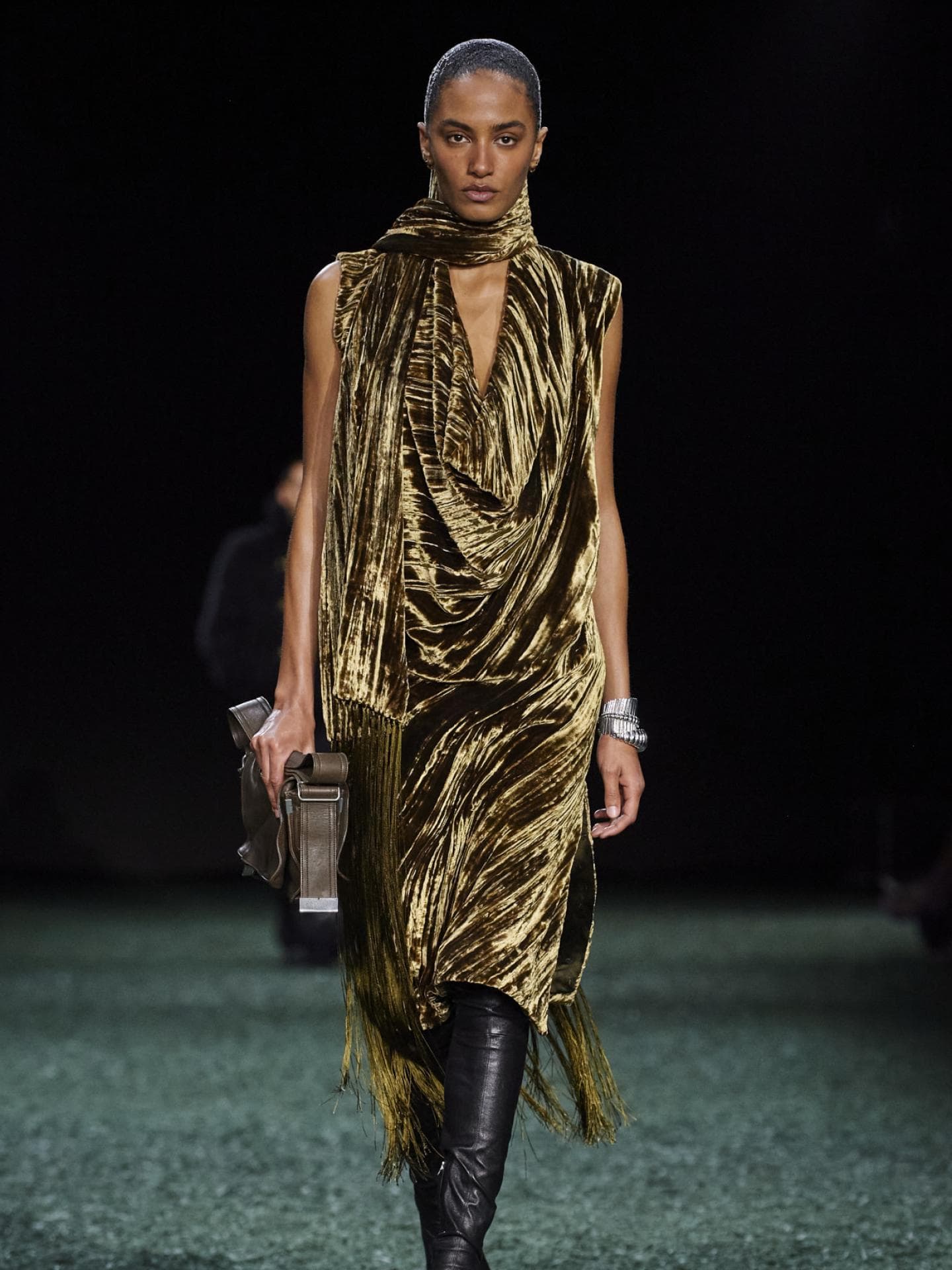 Fransenkleid auf der Burberry-Show Fransenkleid auf der Burberry-Show