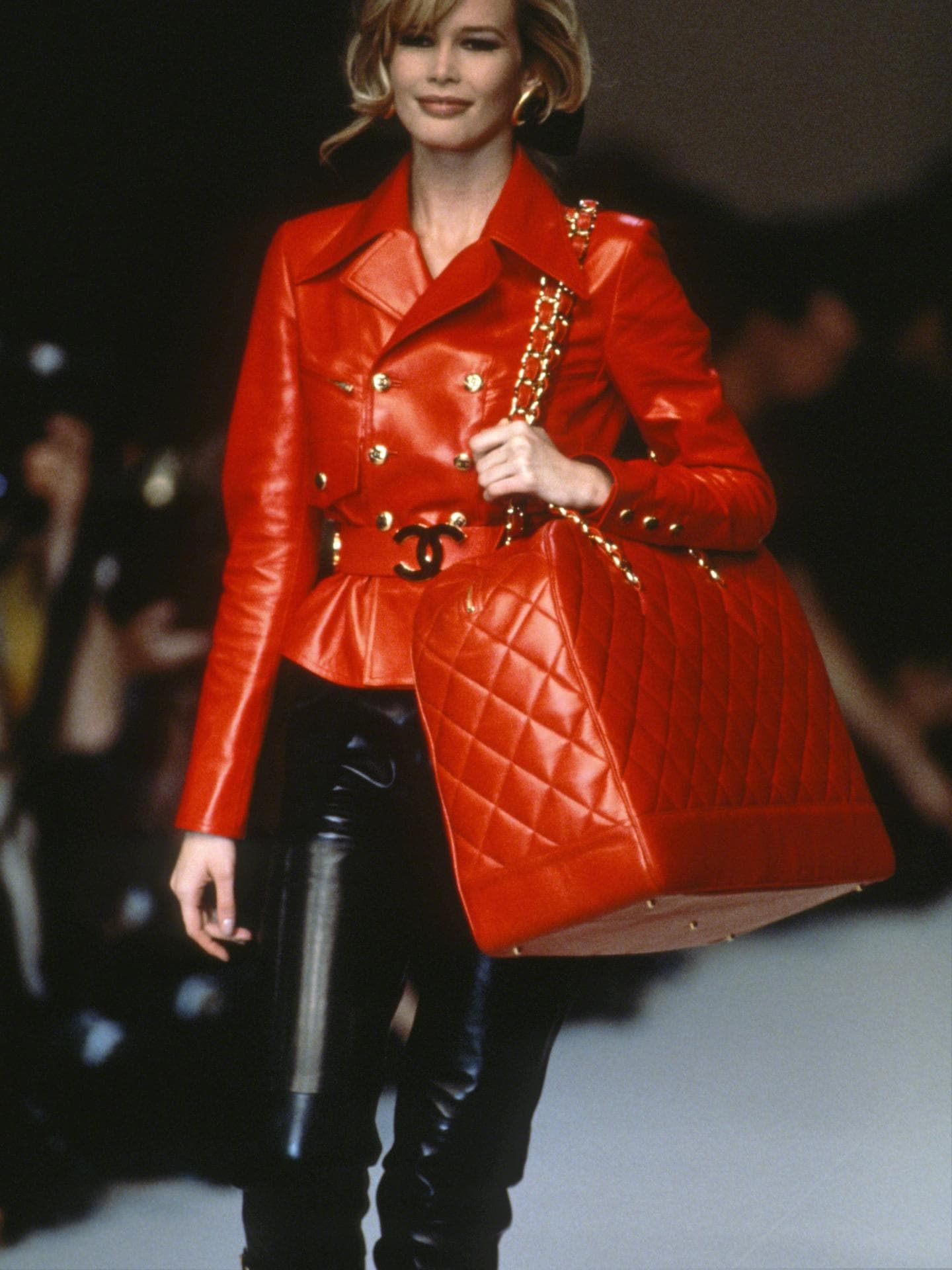 Claudia Schiffer Chanel