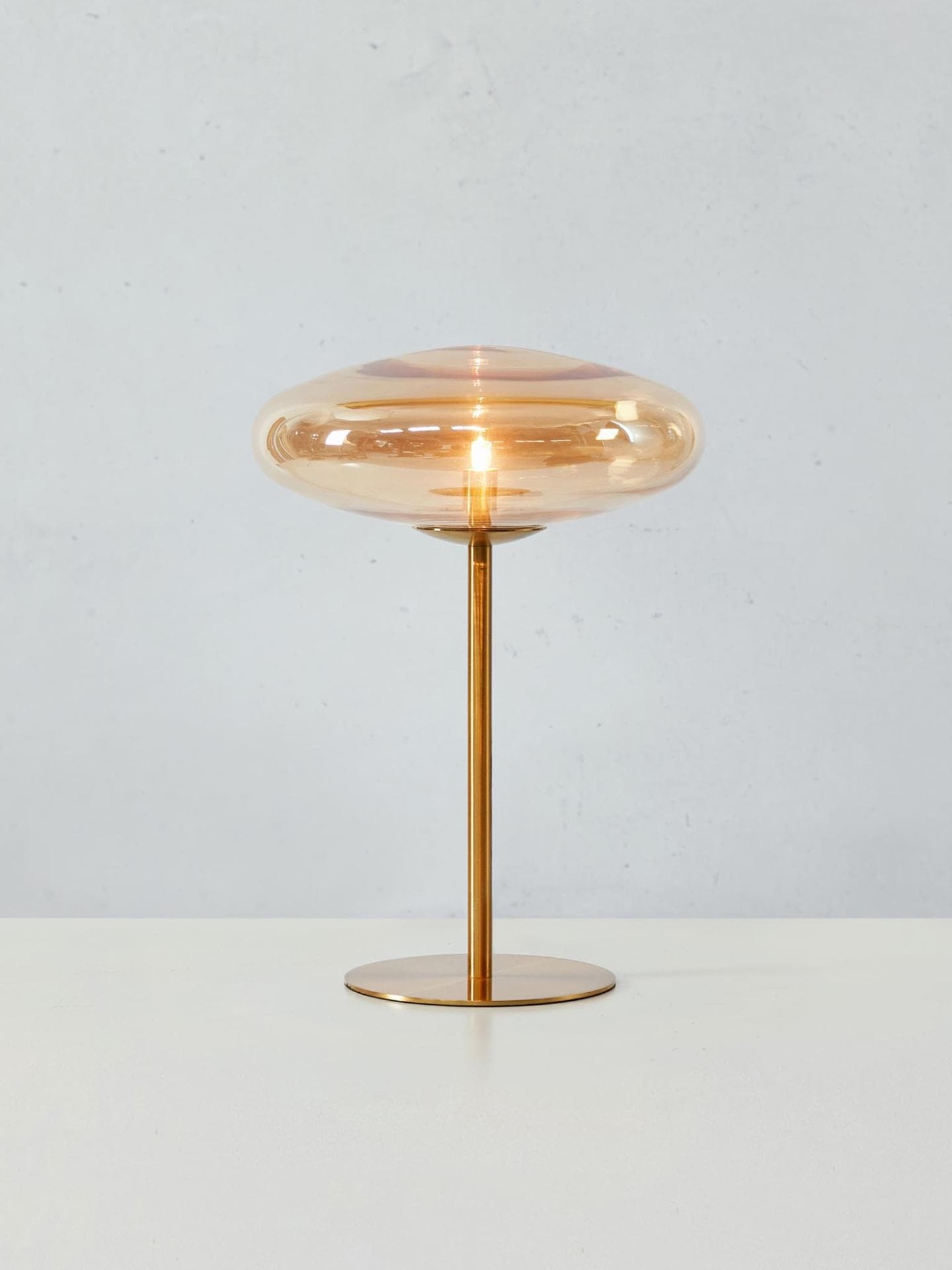 Gläserne Tischlampe