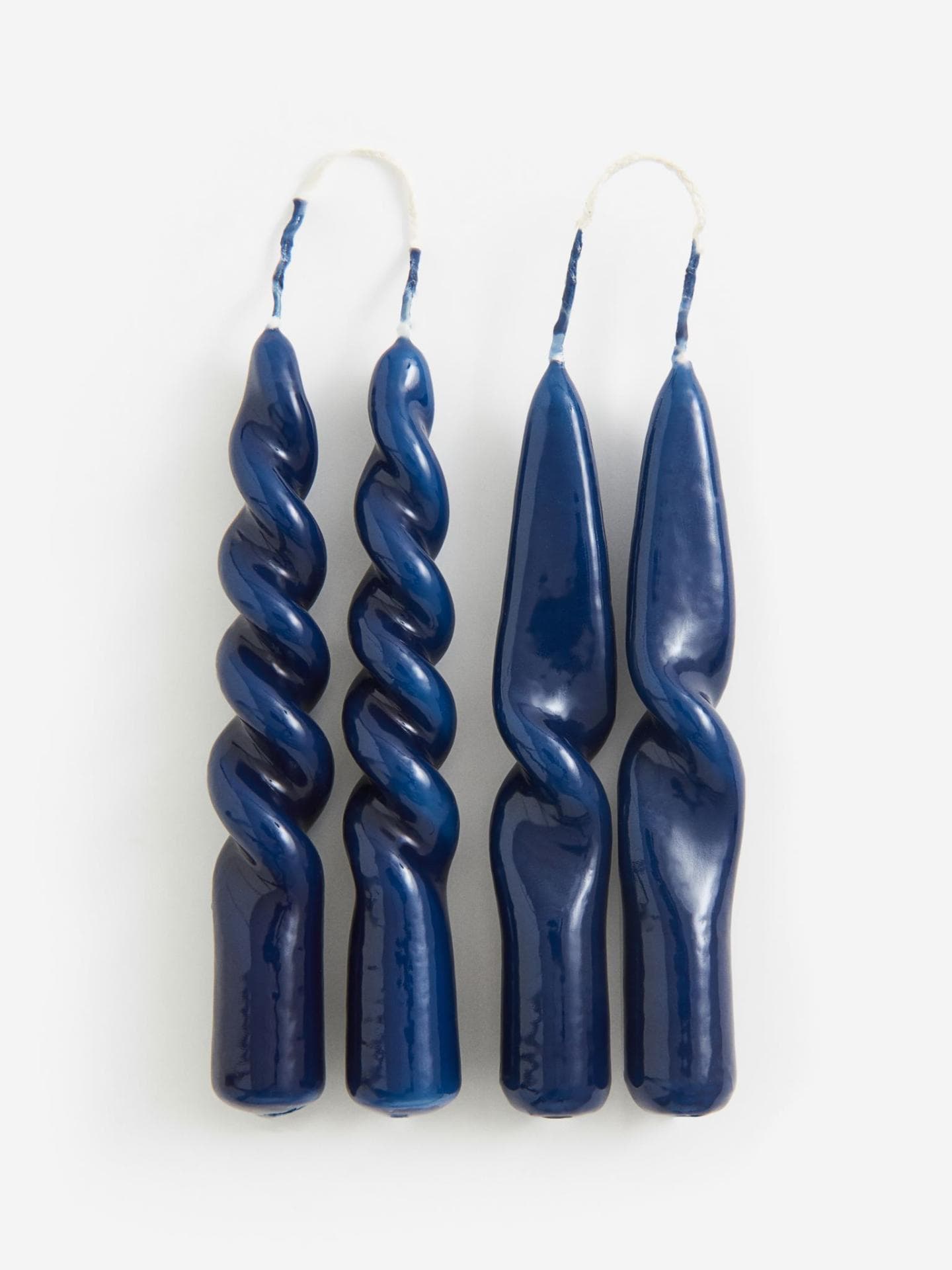 Blaue Spiralkerzen von H&M Home
