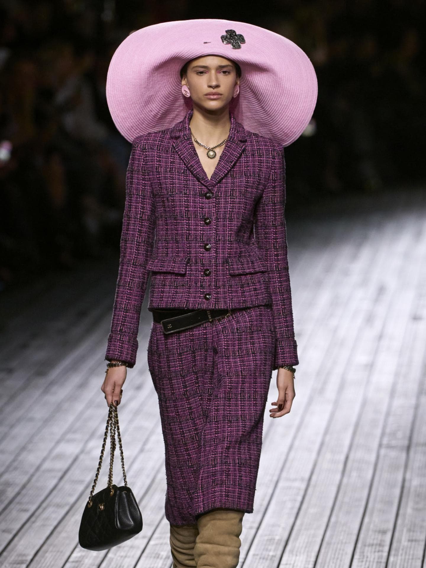 Pinker Hut bei Chanel Show Pinker Hut bei Chanel Show