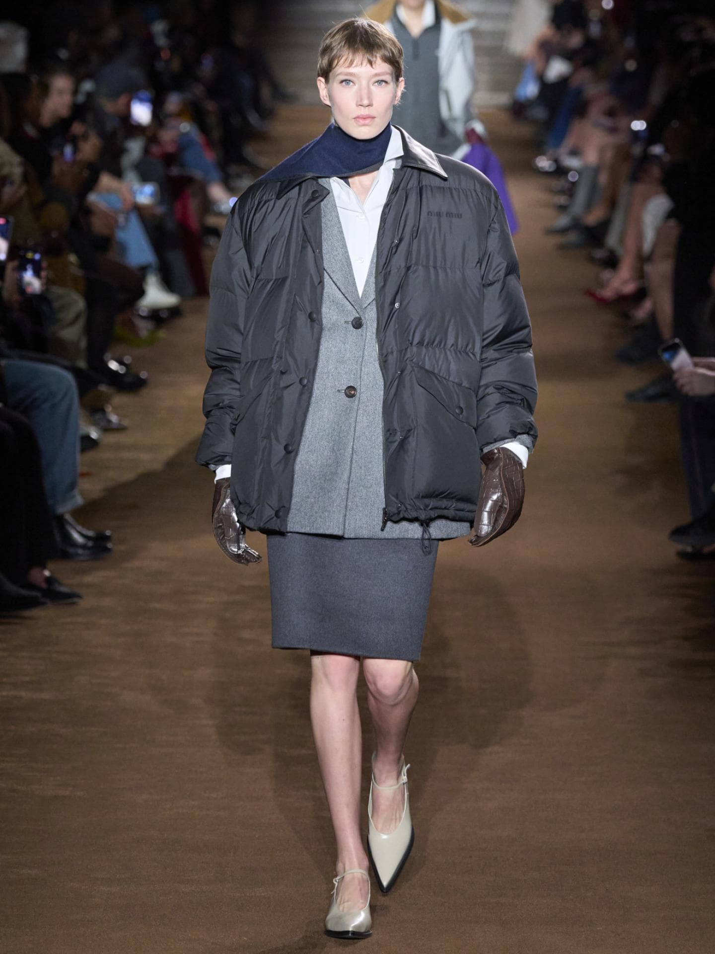 Jacke mit breiten Schultern bei Miu Miu Jacke mit breiten Schultern bei Miu Miu