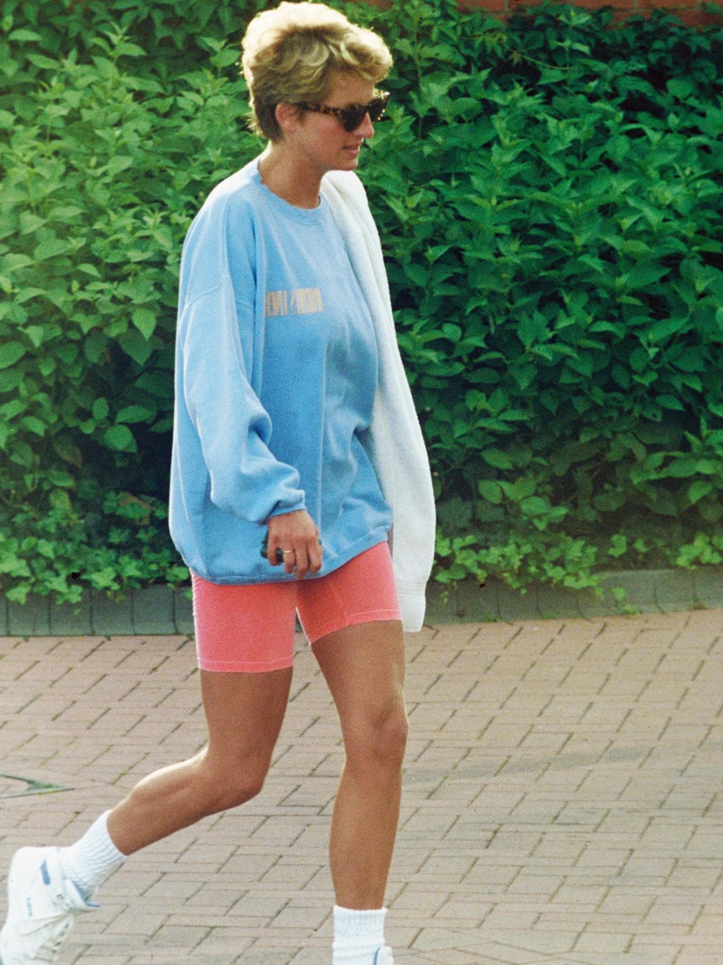 Diana in einer Radlershorts
