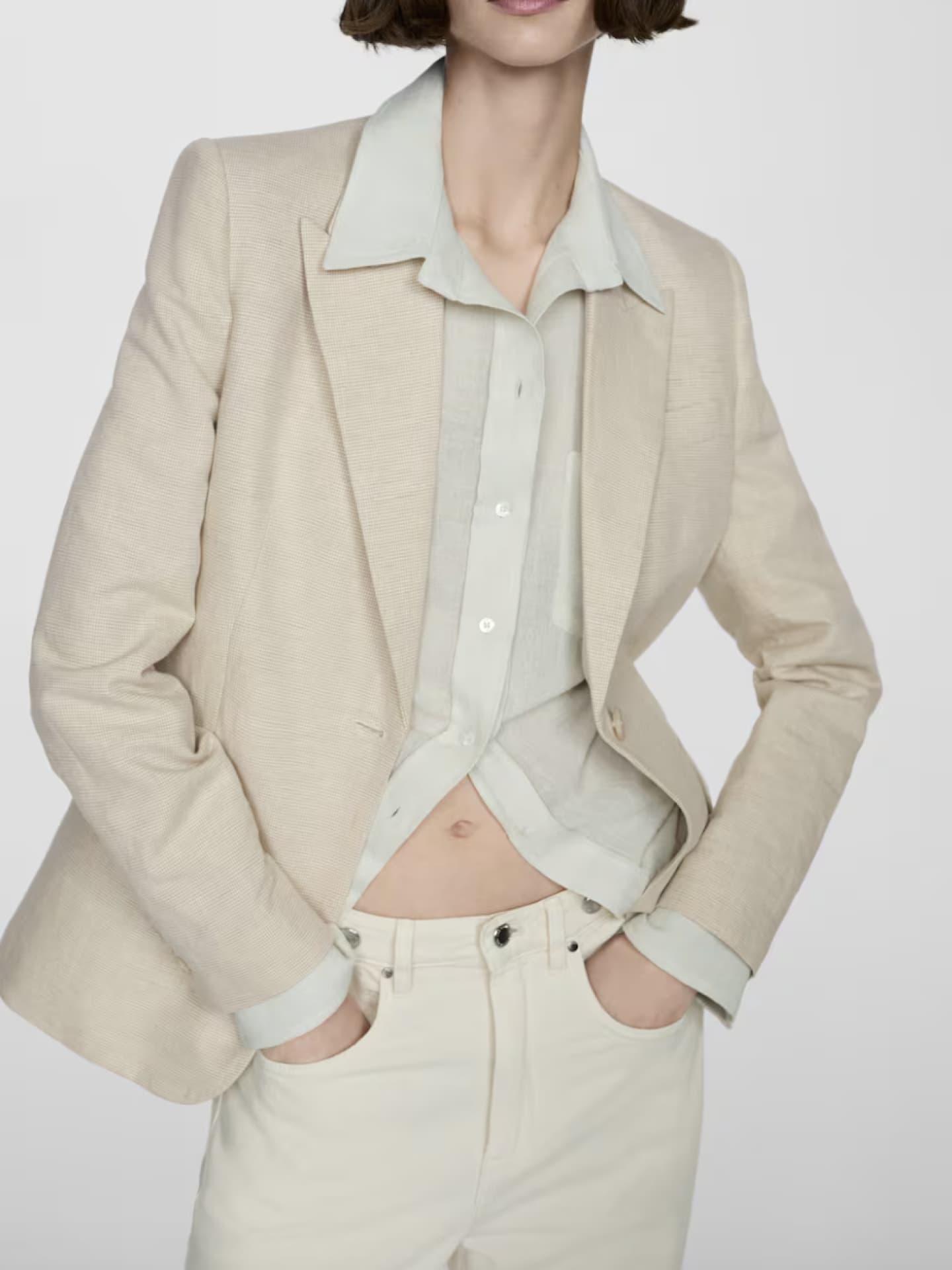 Beigefarbener Blazer aus Leinen von Mango