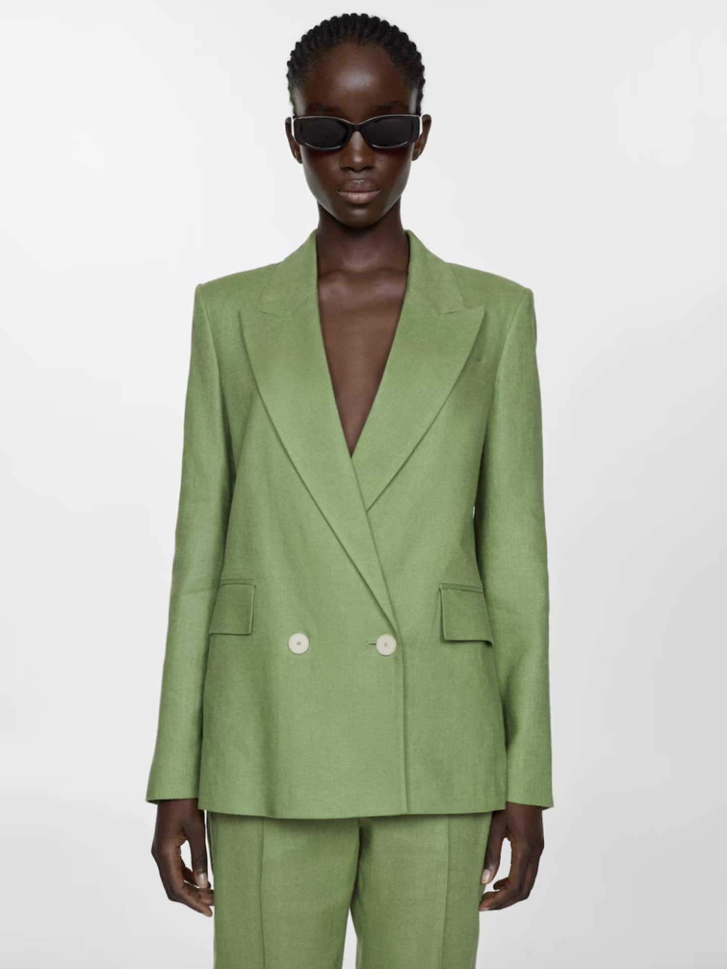 Grüner Blazer aus Leinen von Mango