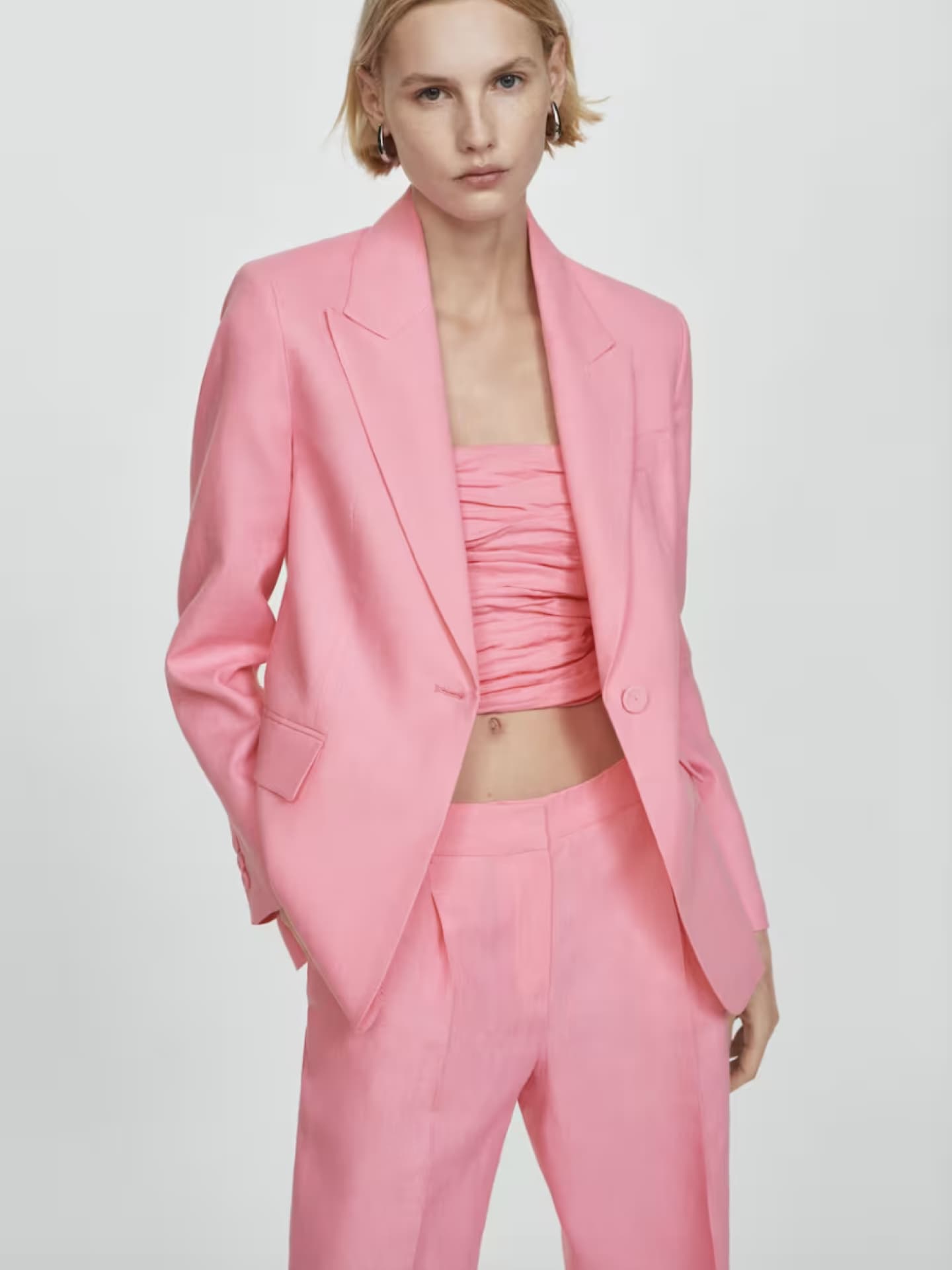 Rosafarbener Blazer aus Leinen von Mango