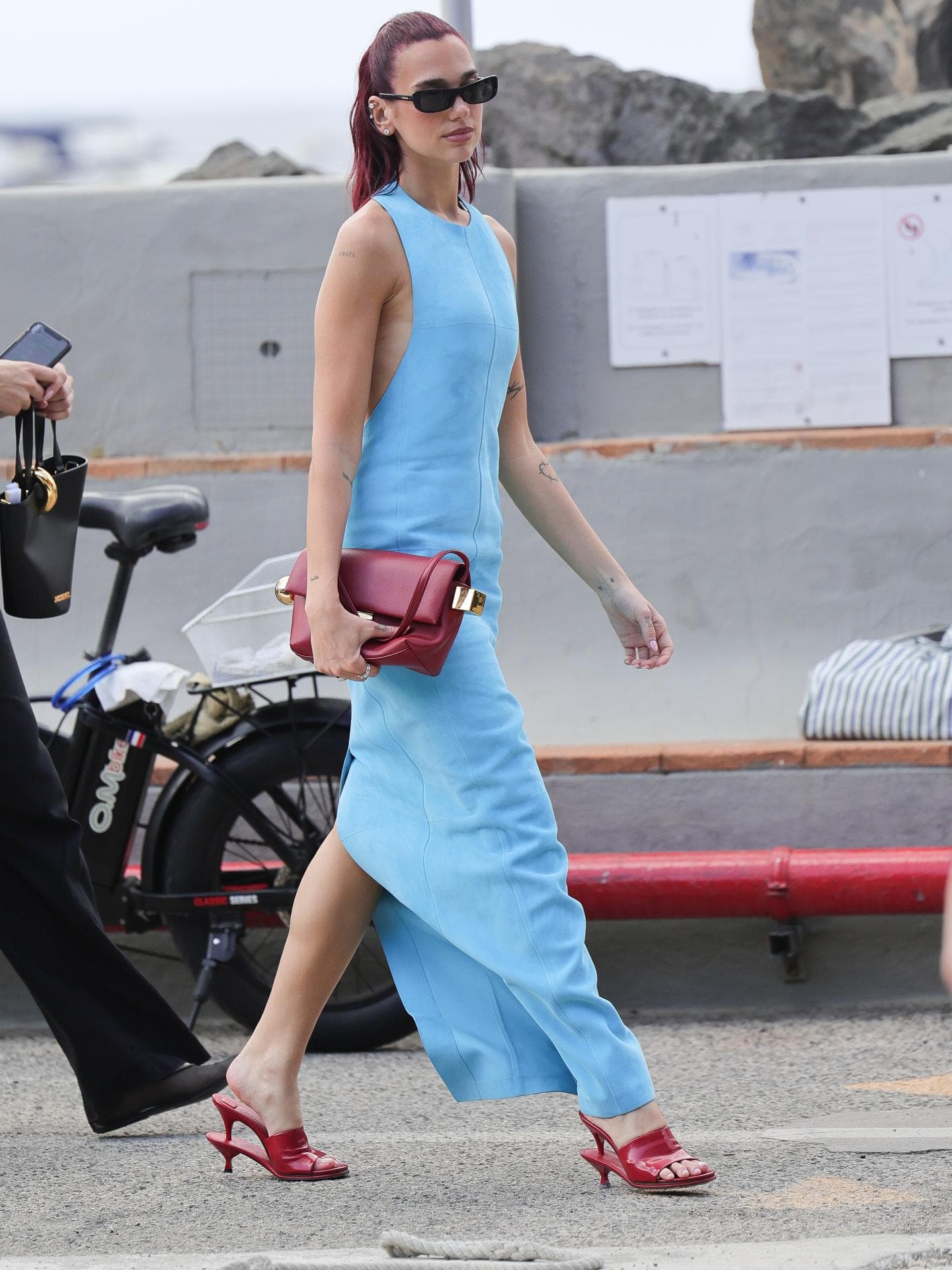 Dua Lipa bei der Jacquemus Show 2024