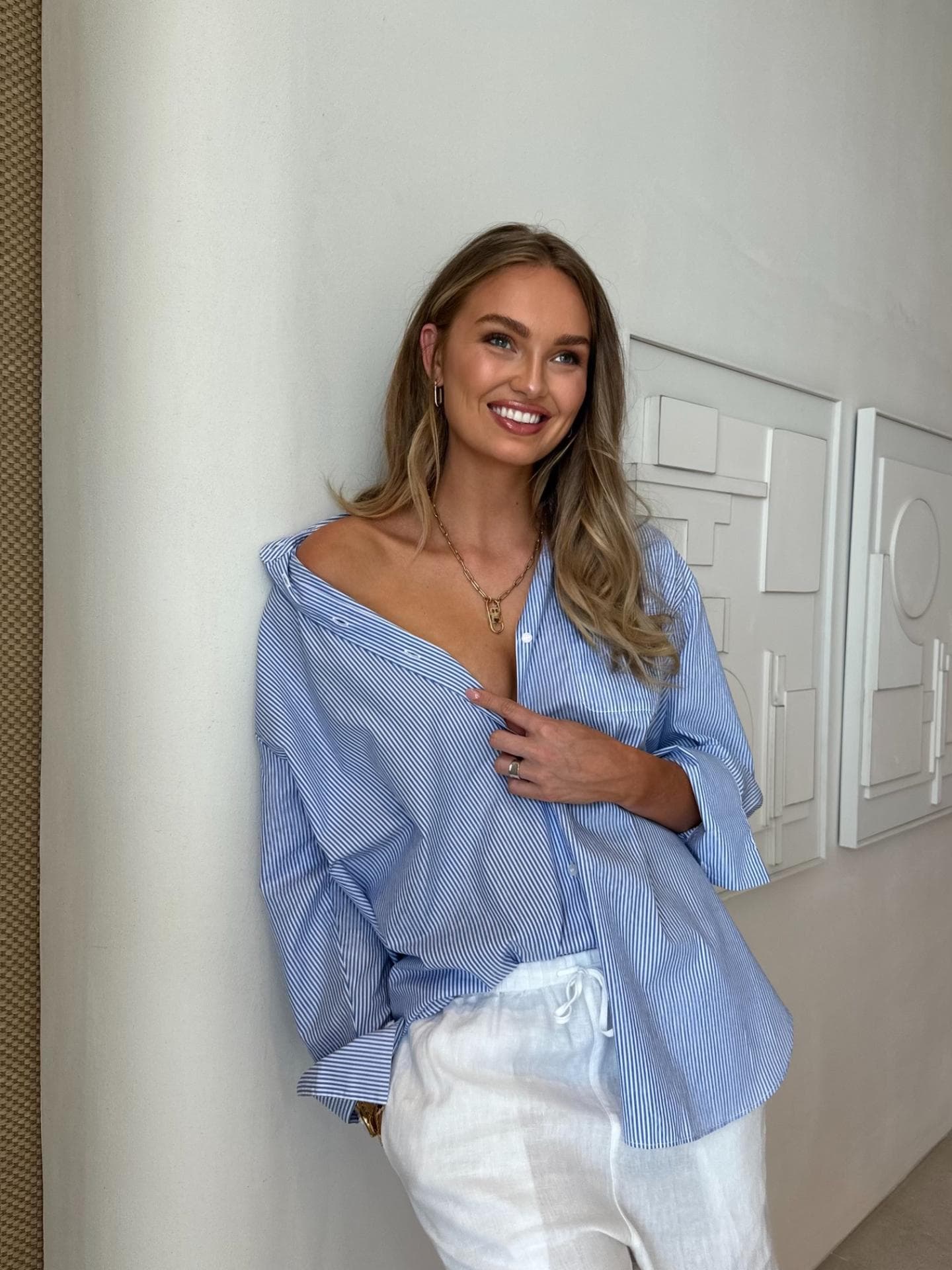 Romee Strijd exklusiv Romee Strijd in Oversized Bluse