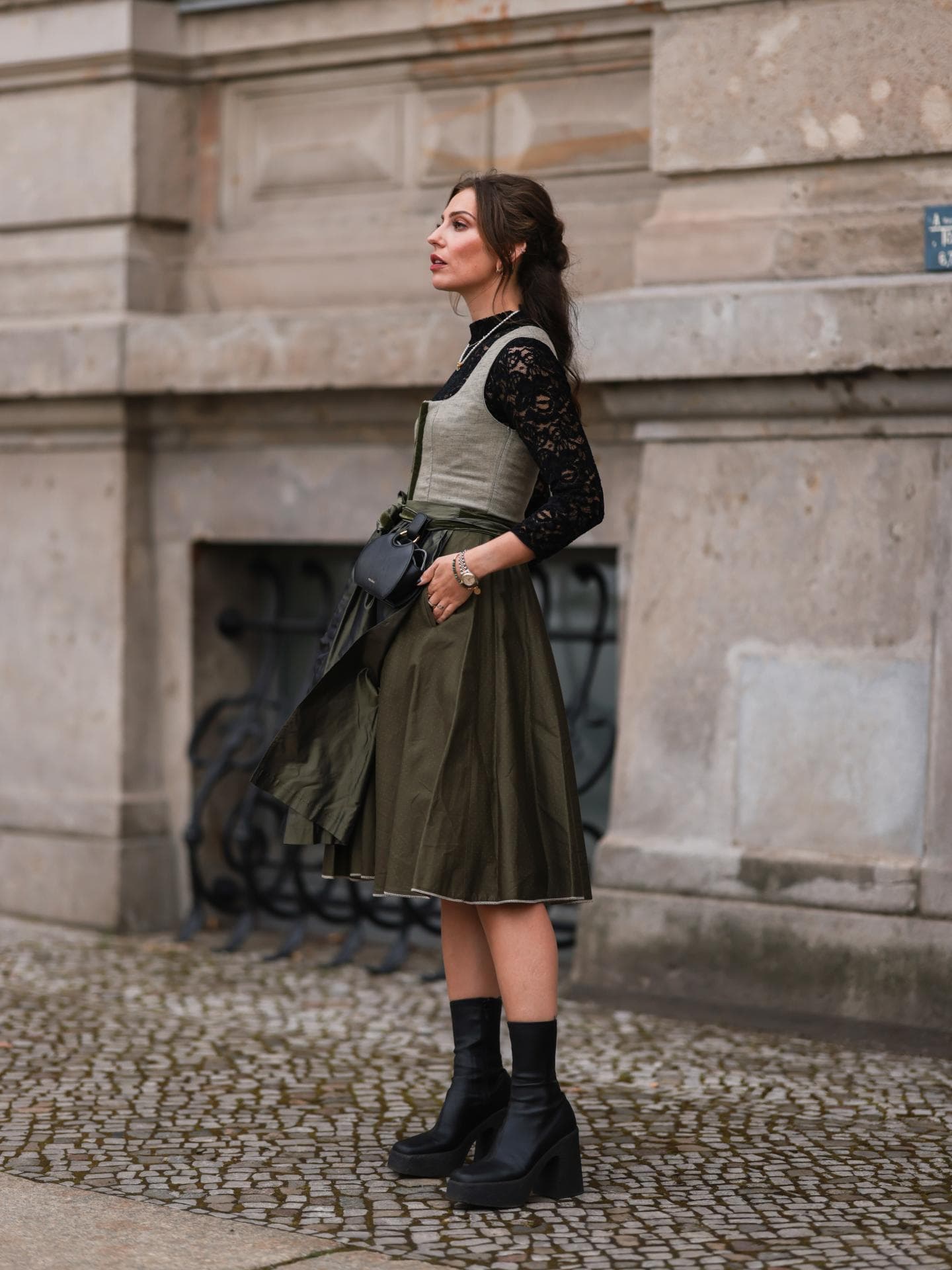 Masha Sedgwick in einem Dirndl