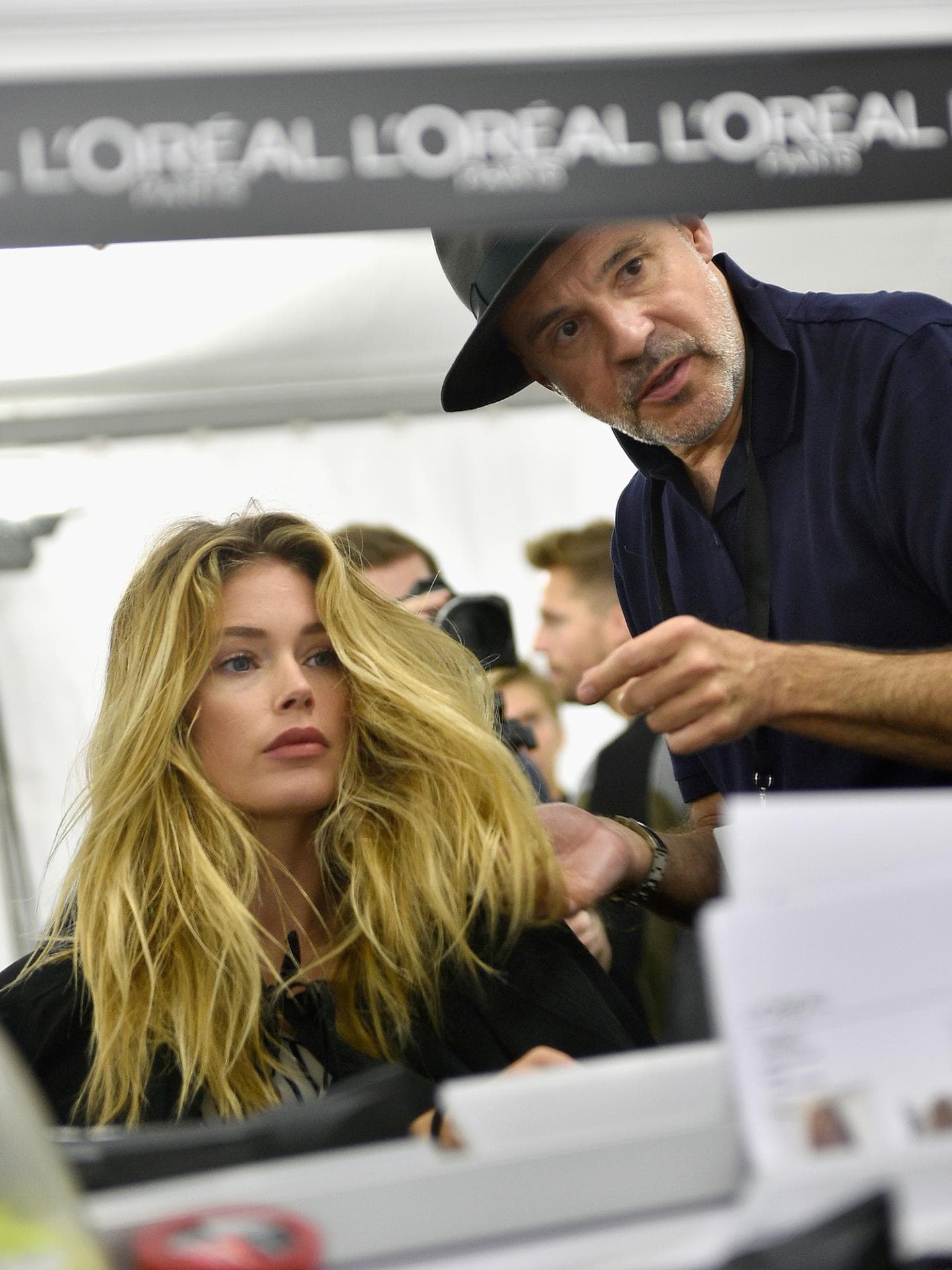 Doutzen Kros mit Friseur