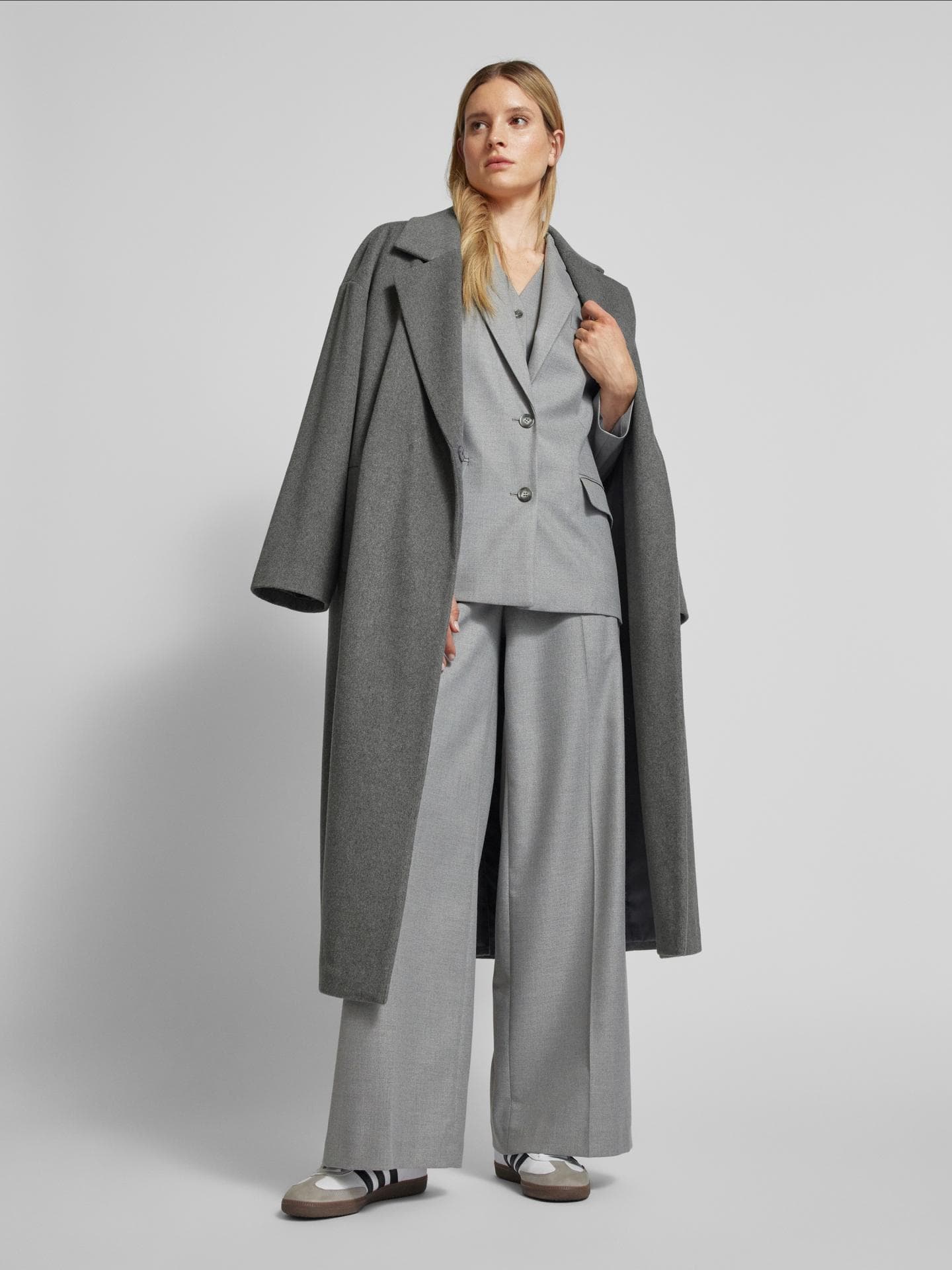 P&C curated by Anouk Yve Mantel