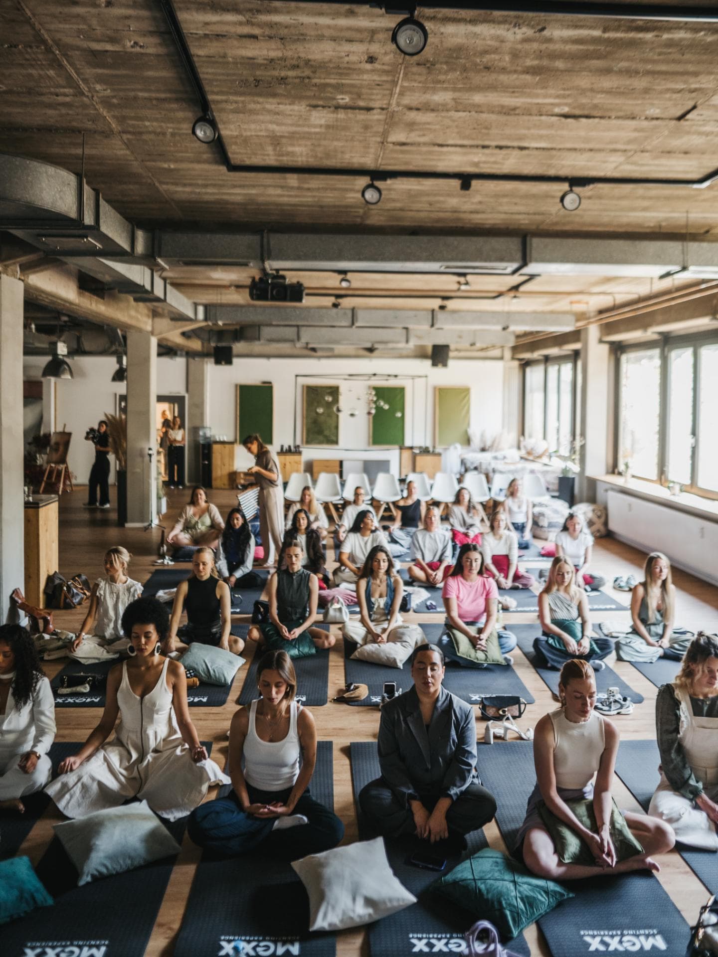 Menschen machen Yoga