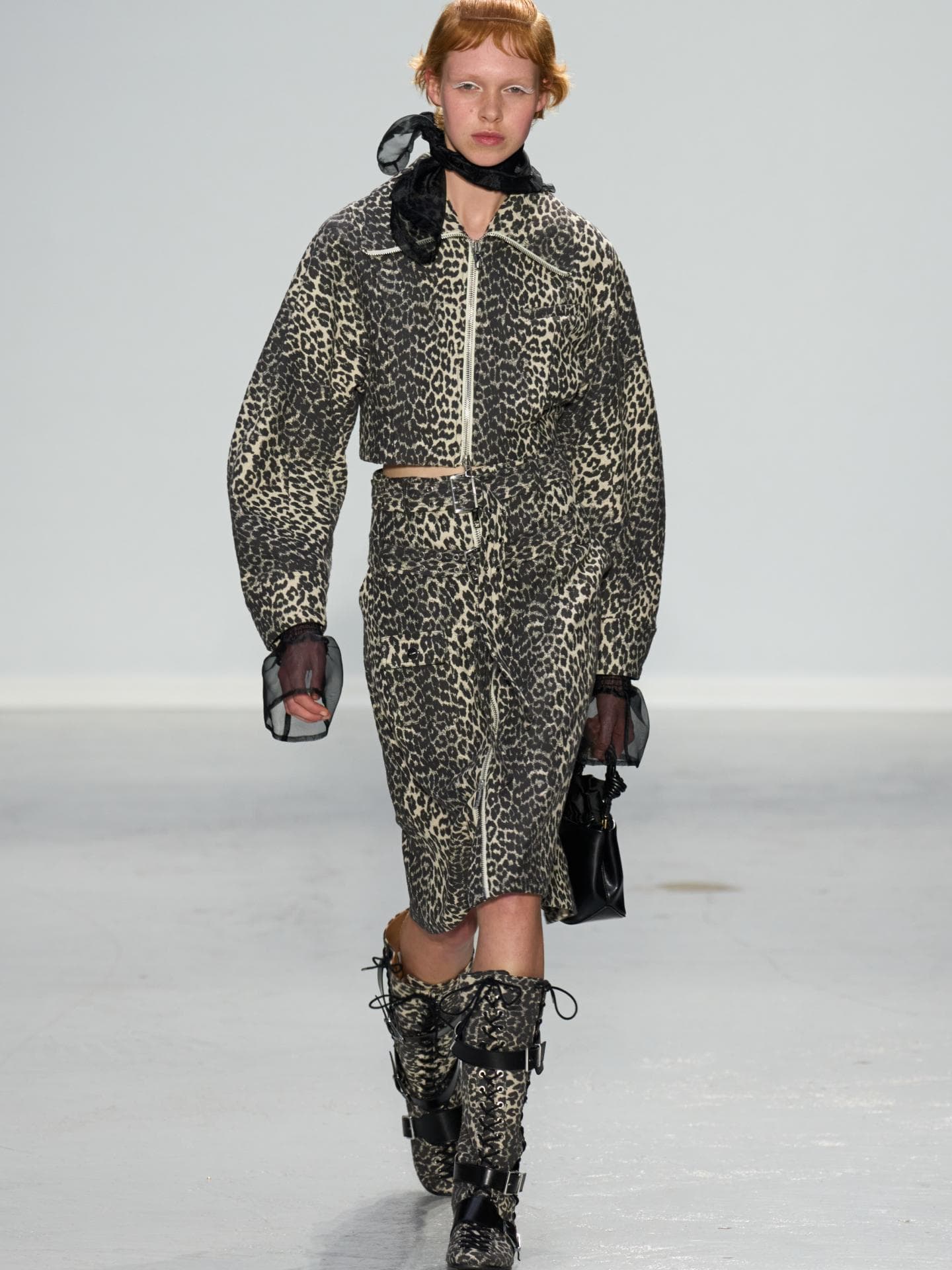Paris Fashion Week: Die größten Mode-Trends für Frühjahr/ Sommer 2025 Runway von Ganni