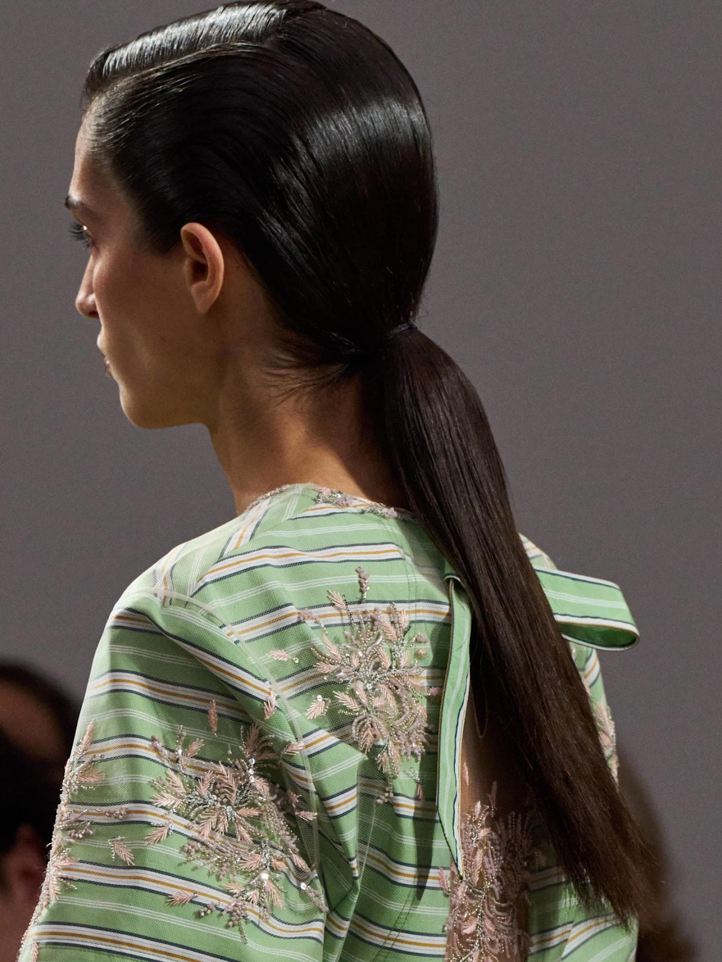Sleek hair Rabanne