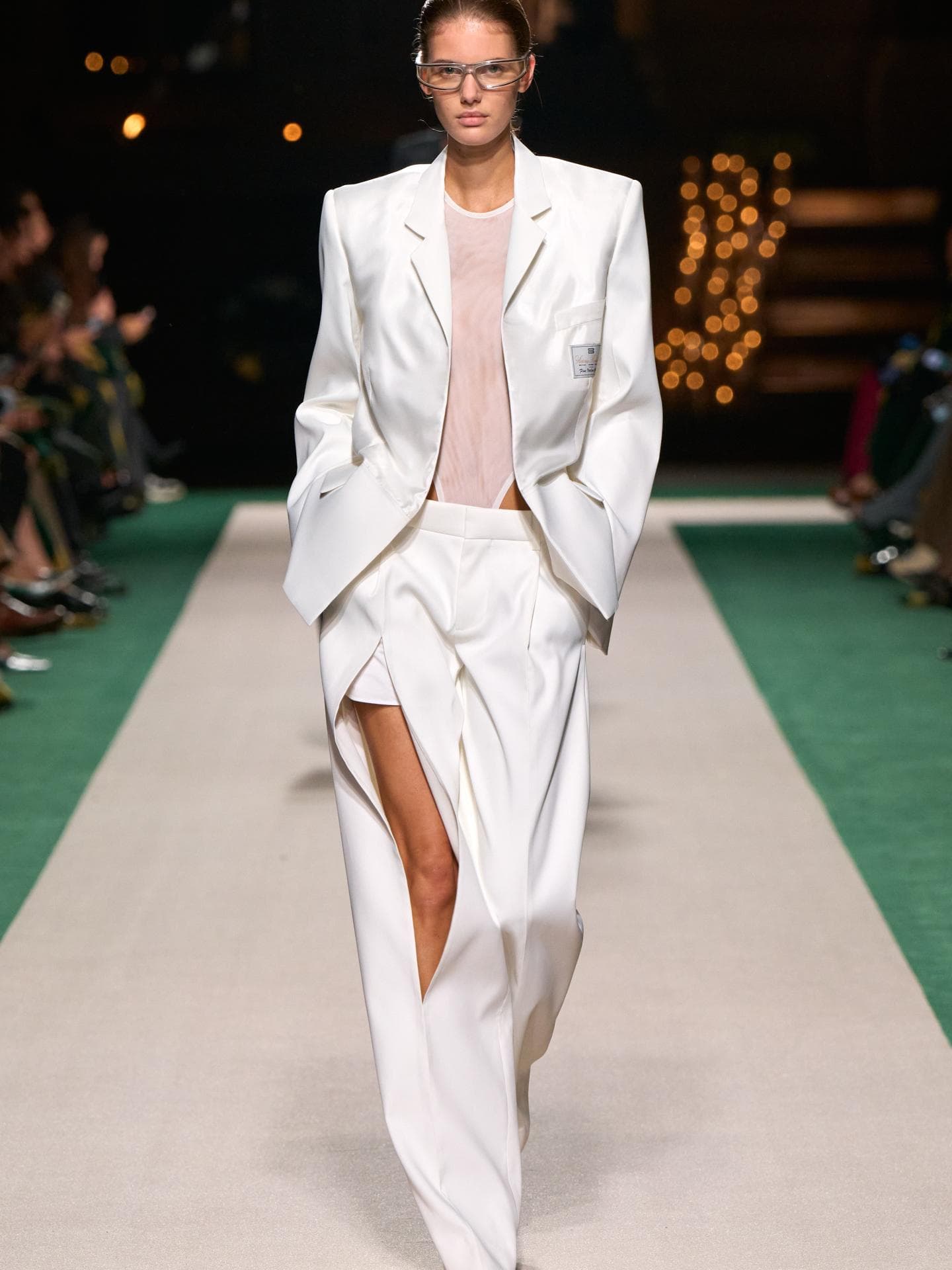 Die 3 größten Mode-Trends für das neue Jahr – laut Victoria Beckham Model bei Victoria Beckham
