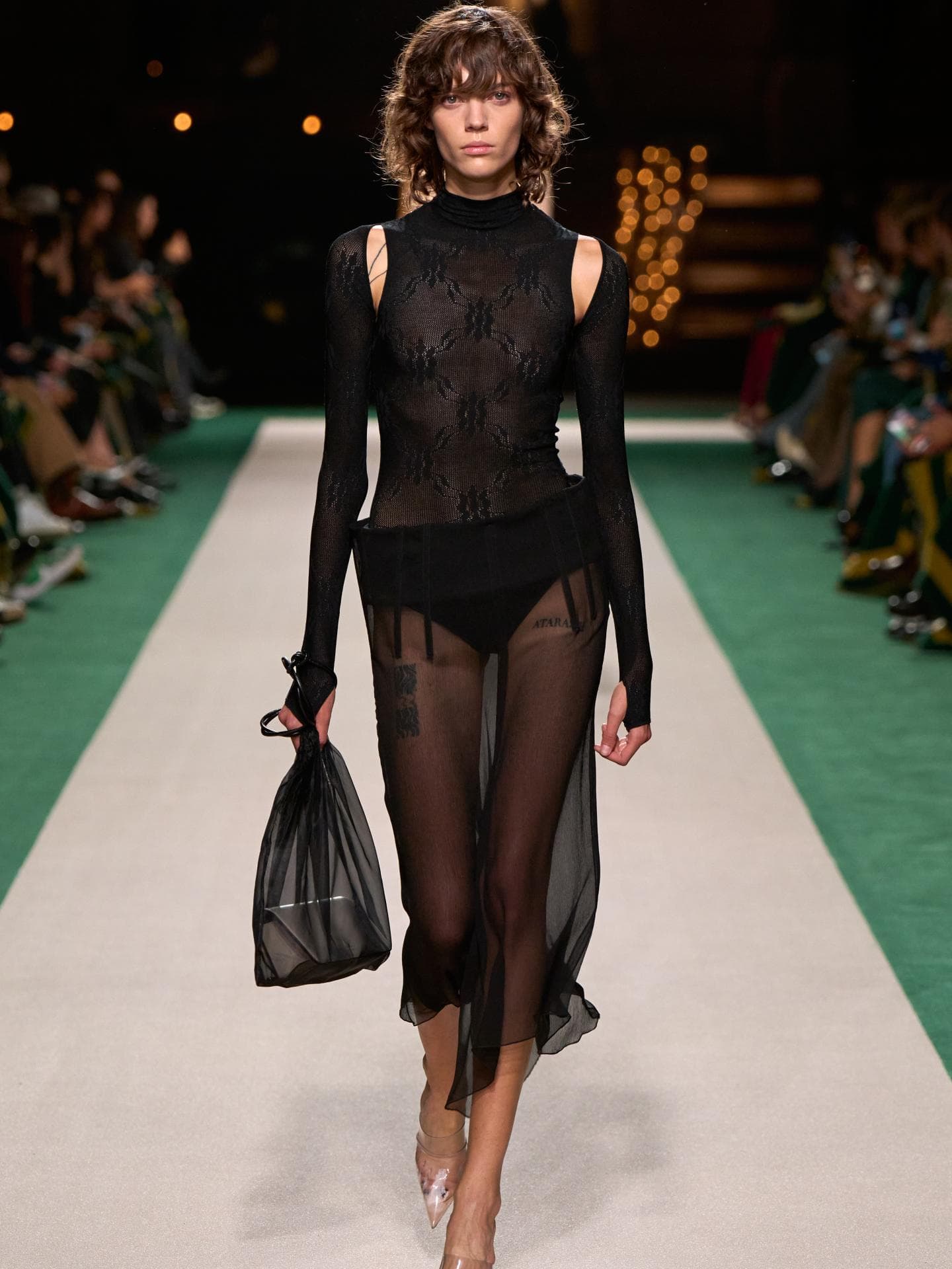 Die 3 größten Mode-Trends für das neue Jahr – laut Victoria Beckham Model bei Victoria Beckham