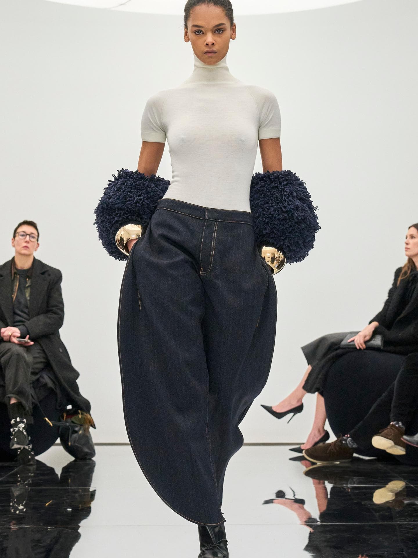 Jeans-Trends: Diese Modelle sind im Herbst und Winter 2024/2025 angesagt Barrel Jeans