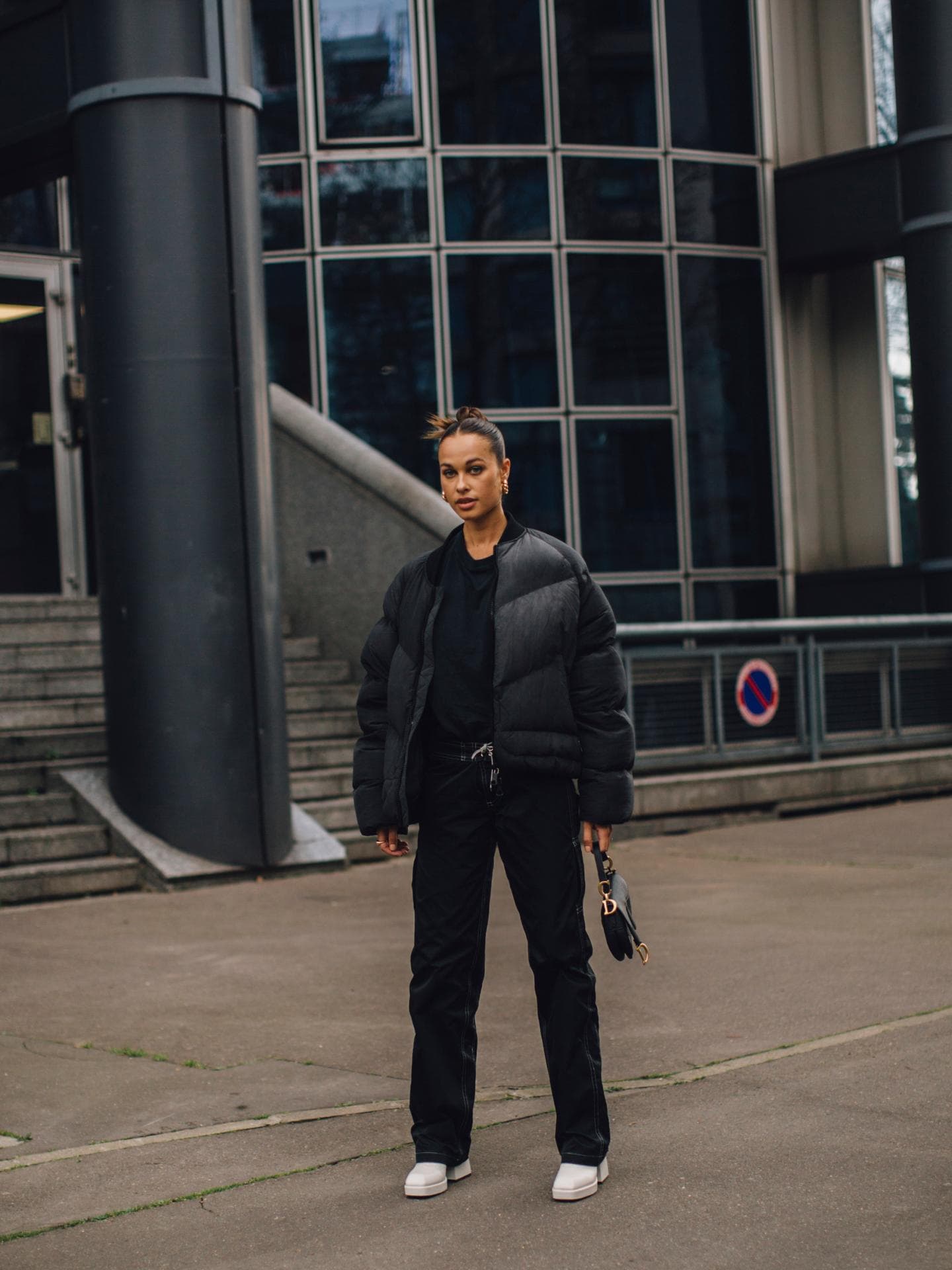 Frau in Winterjacke